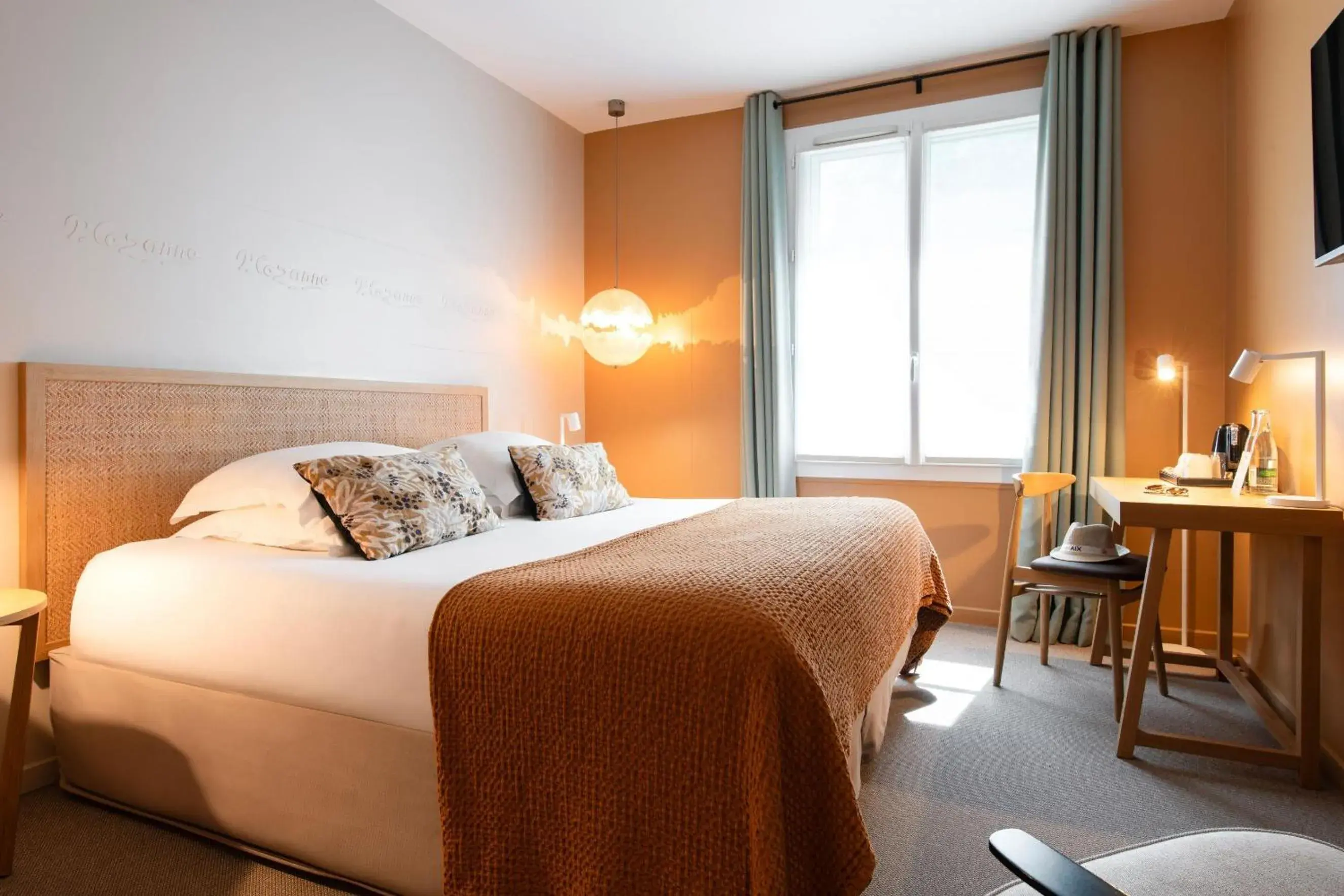 Bedroom, Bed in Hôtel Cézanne Boutique-Hôtel