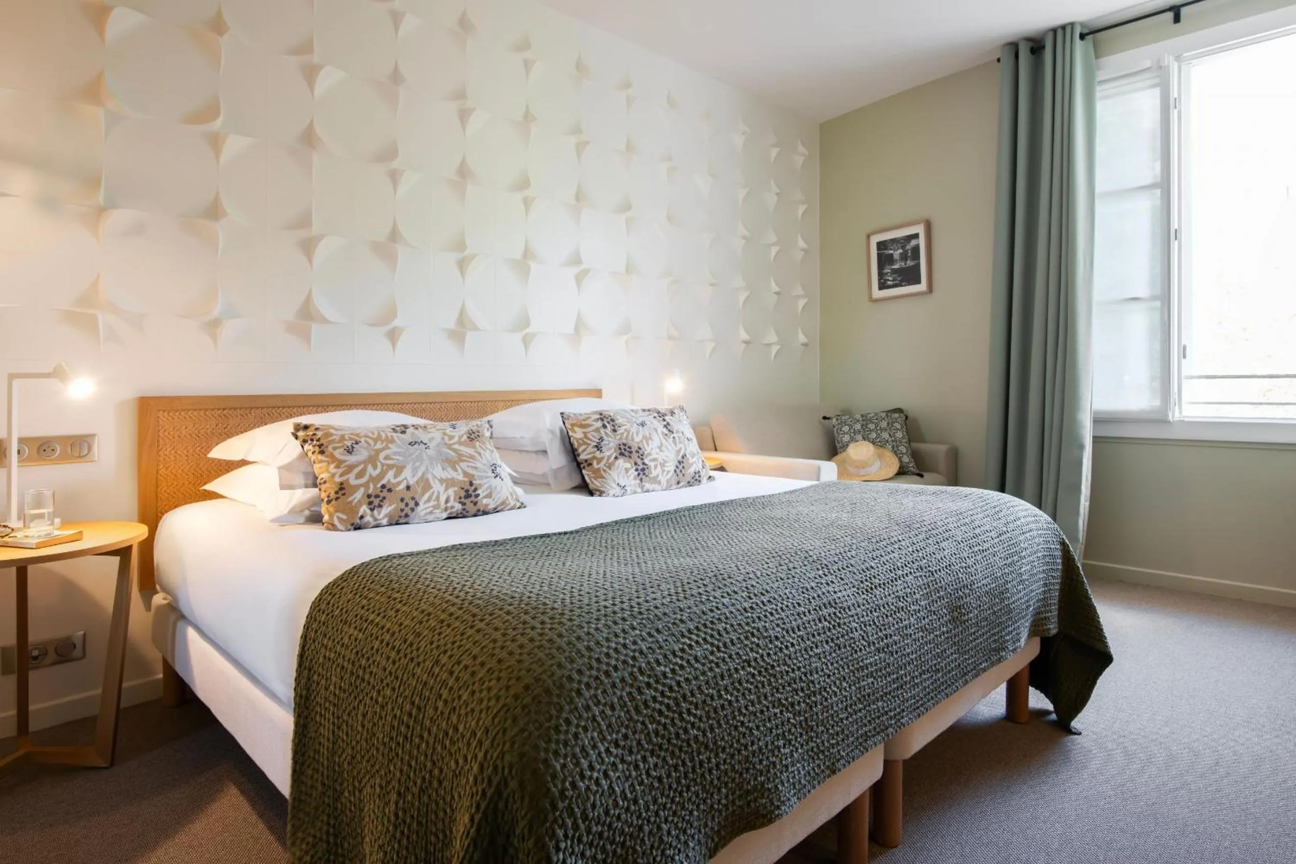 Bedroom, Bed in Hôtel Boutique Cézanne centre Aix-en-Provence