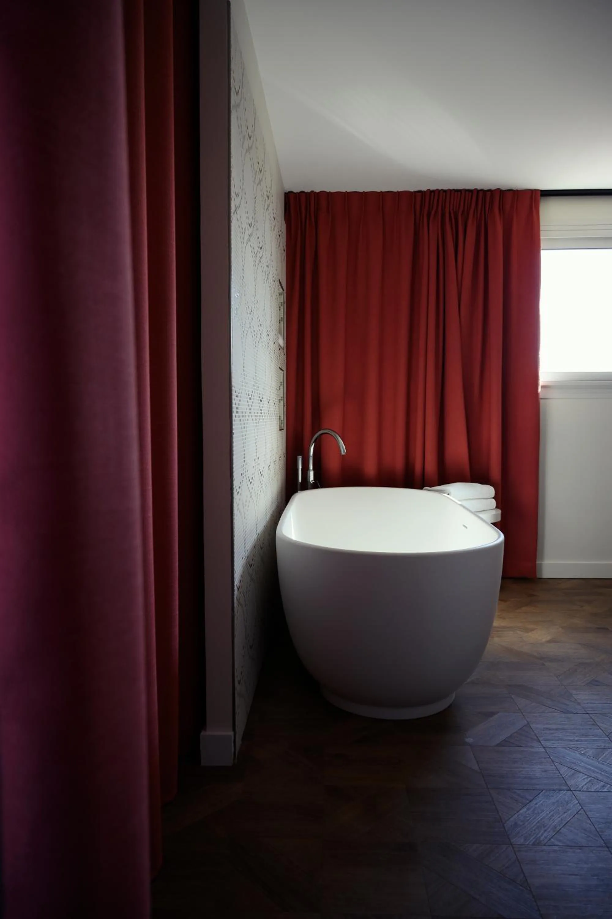 Bathroom, Bed in Hôtel Boutique Cézanne centre Aix-en-Provence