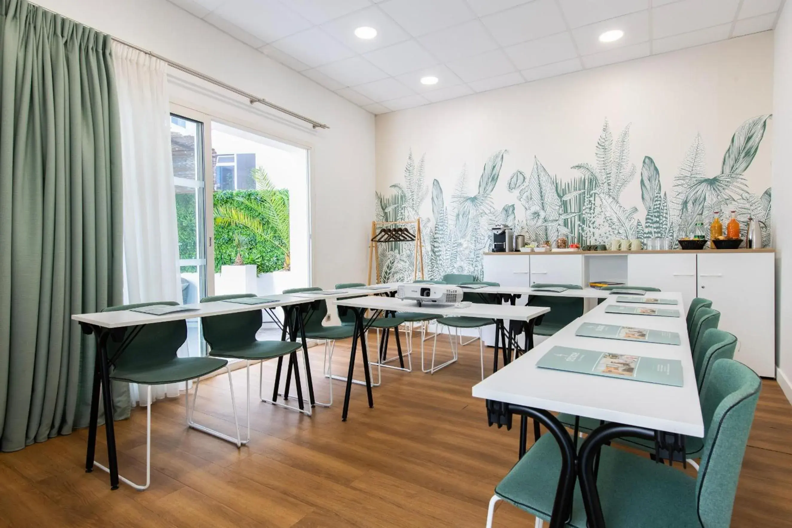 Meeting/conference room, Restaurant/Places to Eat in Hôtel Cézanne Boutique-Hôtel