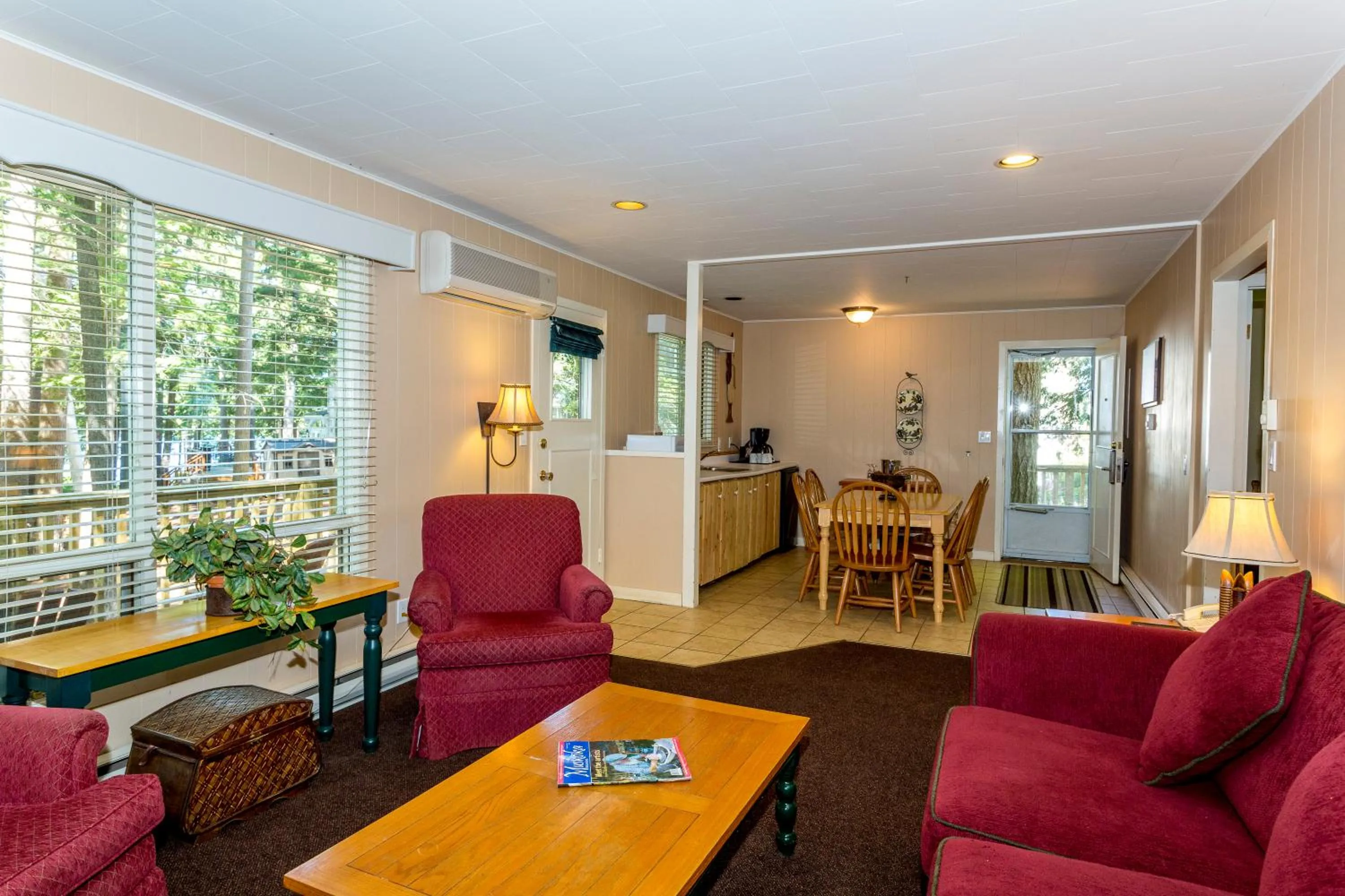 Living room in Sherwood Inn