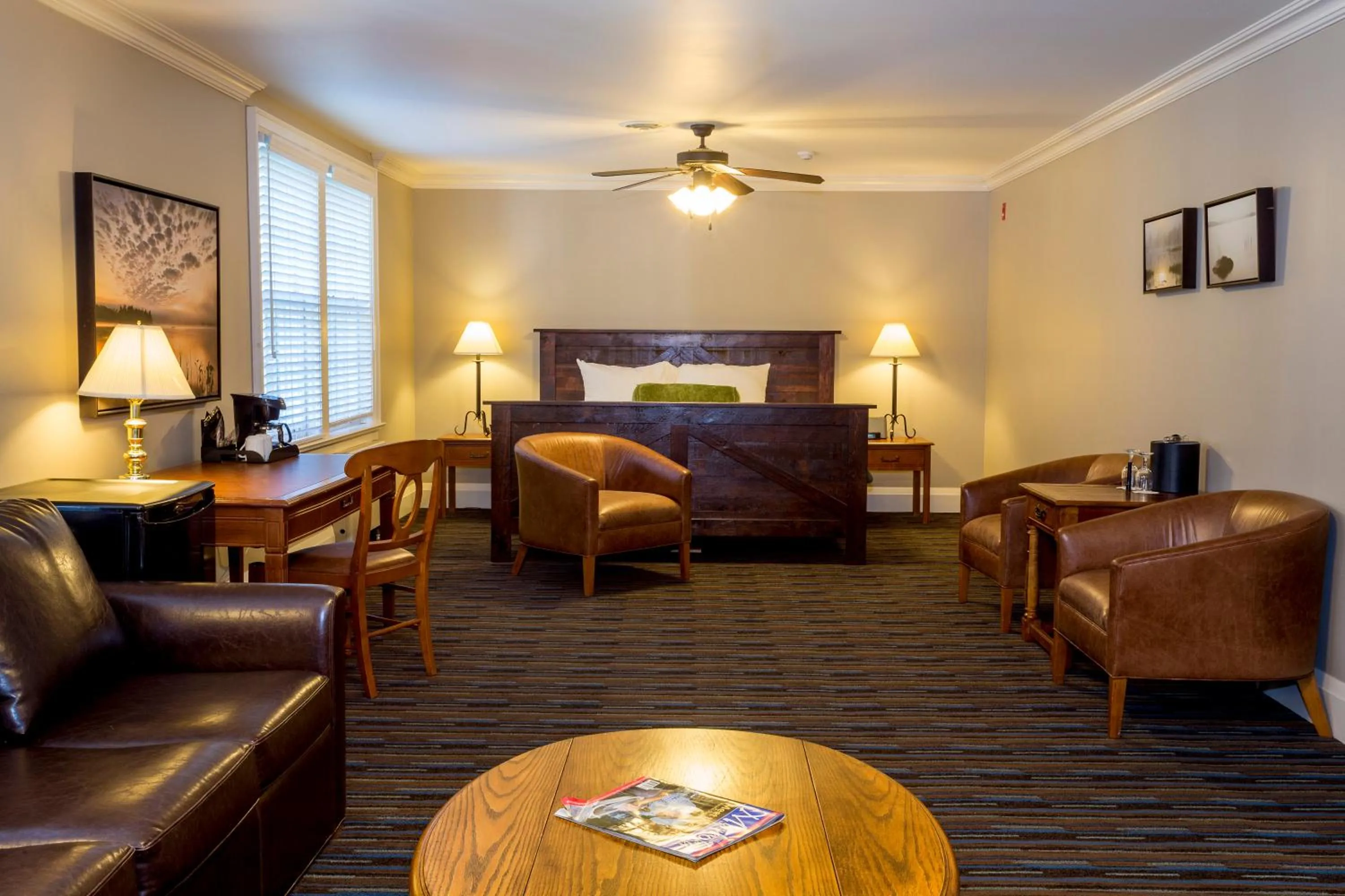 Photo of the whole room in Sherwood Inn