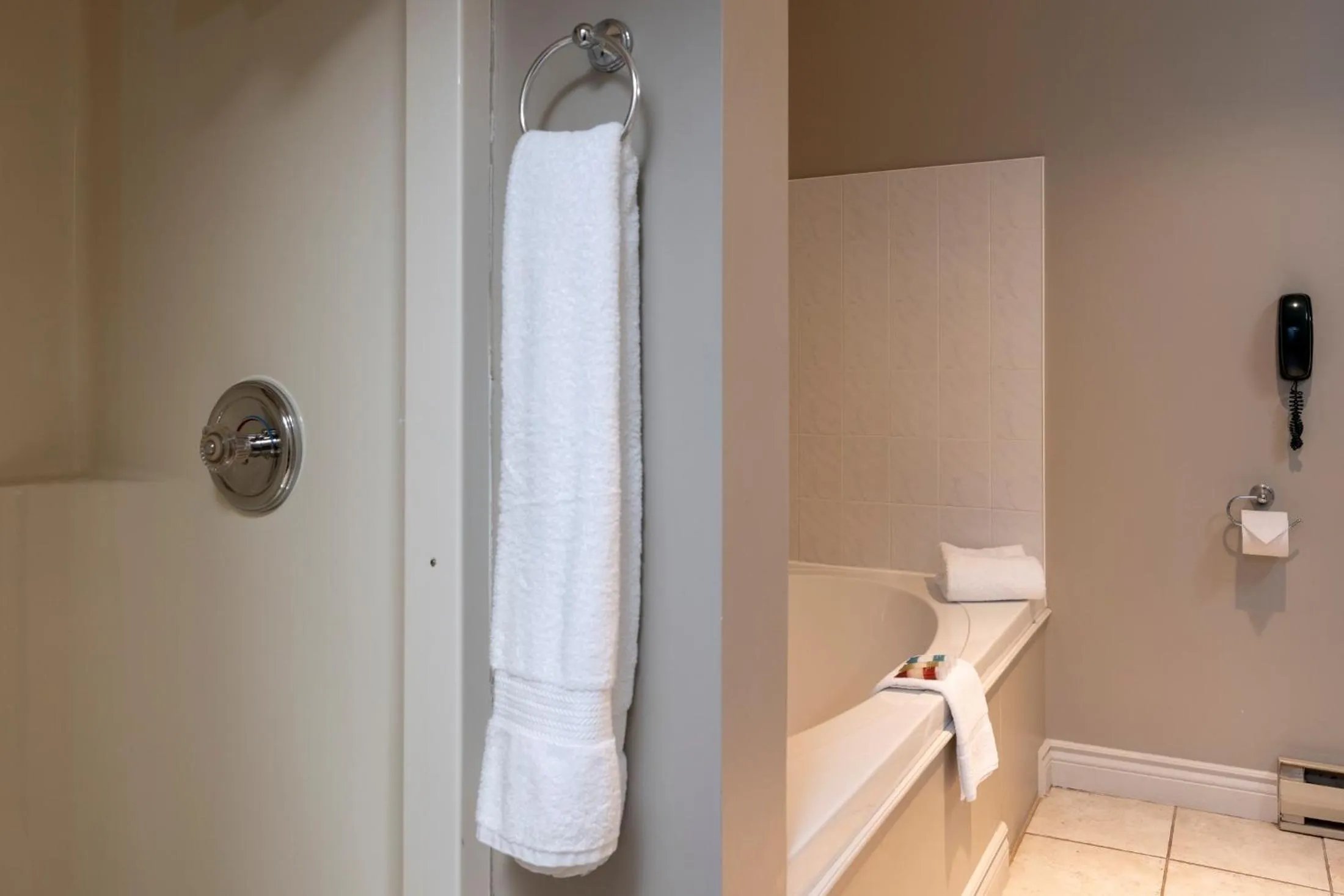 Shower in Sherwood Inn