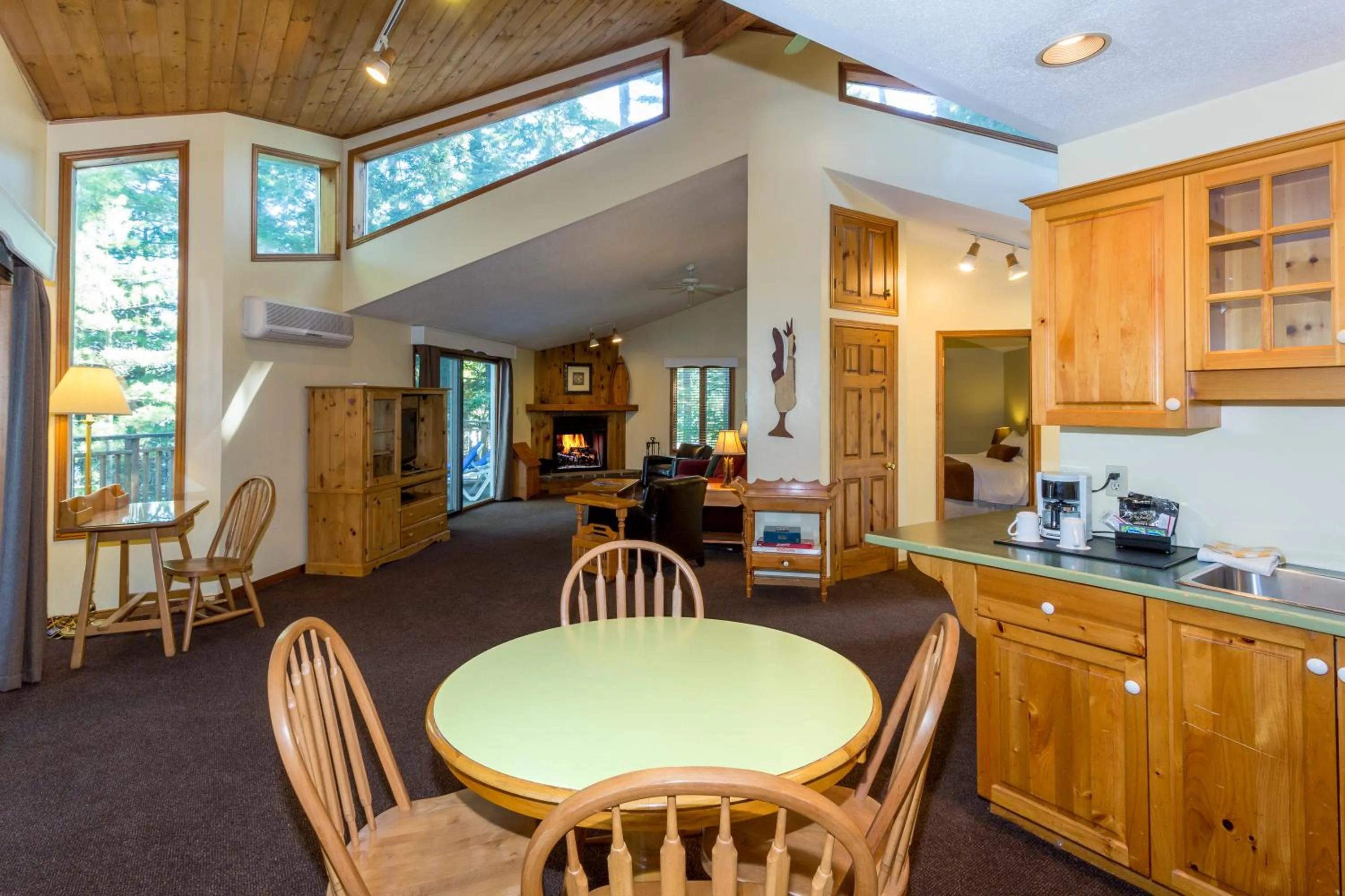 Dining area in Sherwood Inn