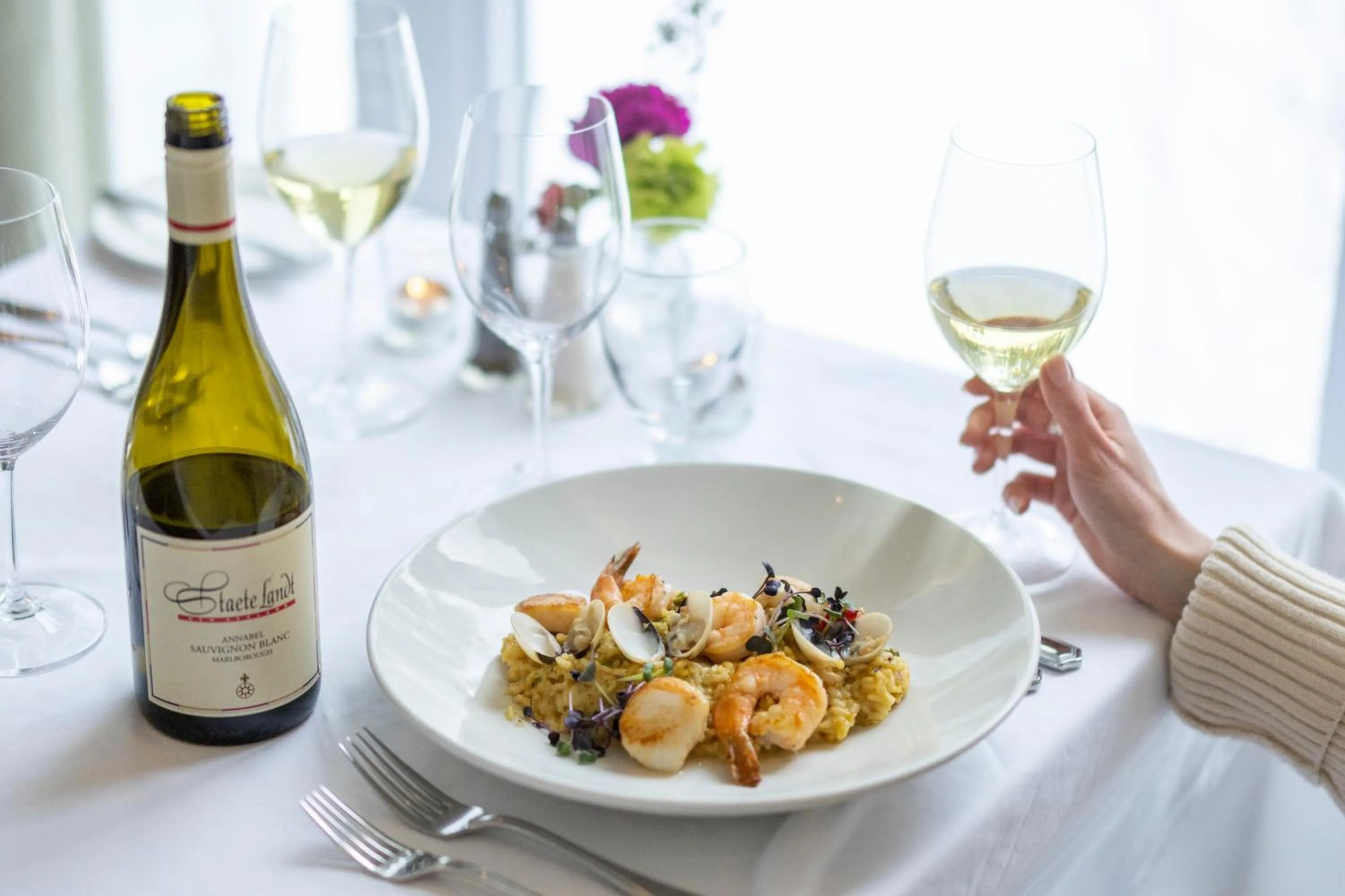 Dining area in Sherwood Inn
