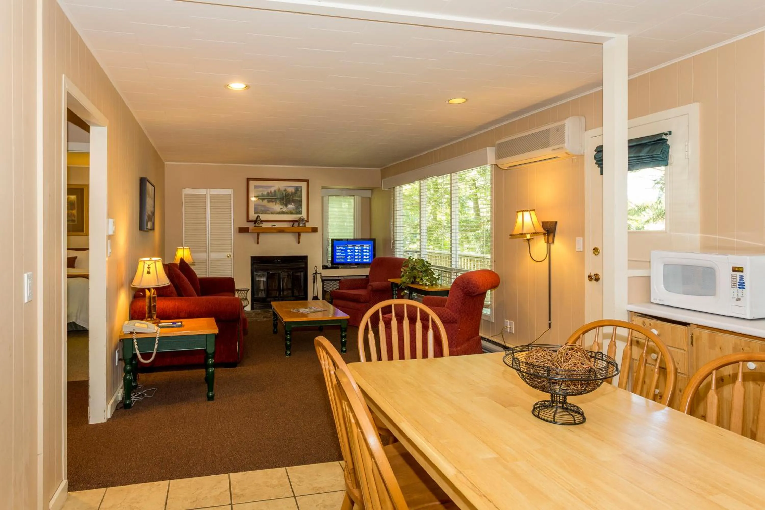 Dining area in Sherwood Inn
