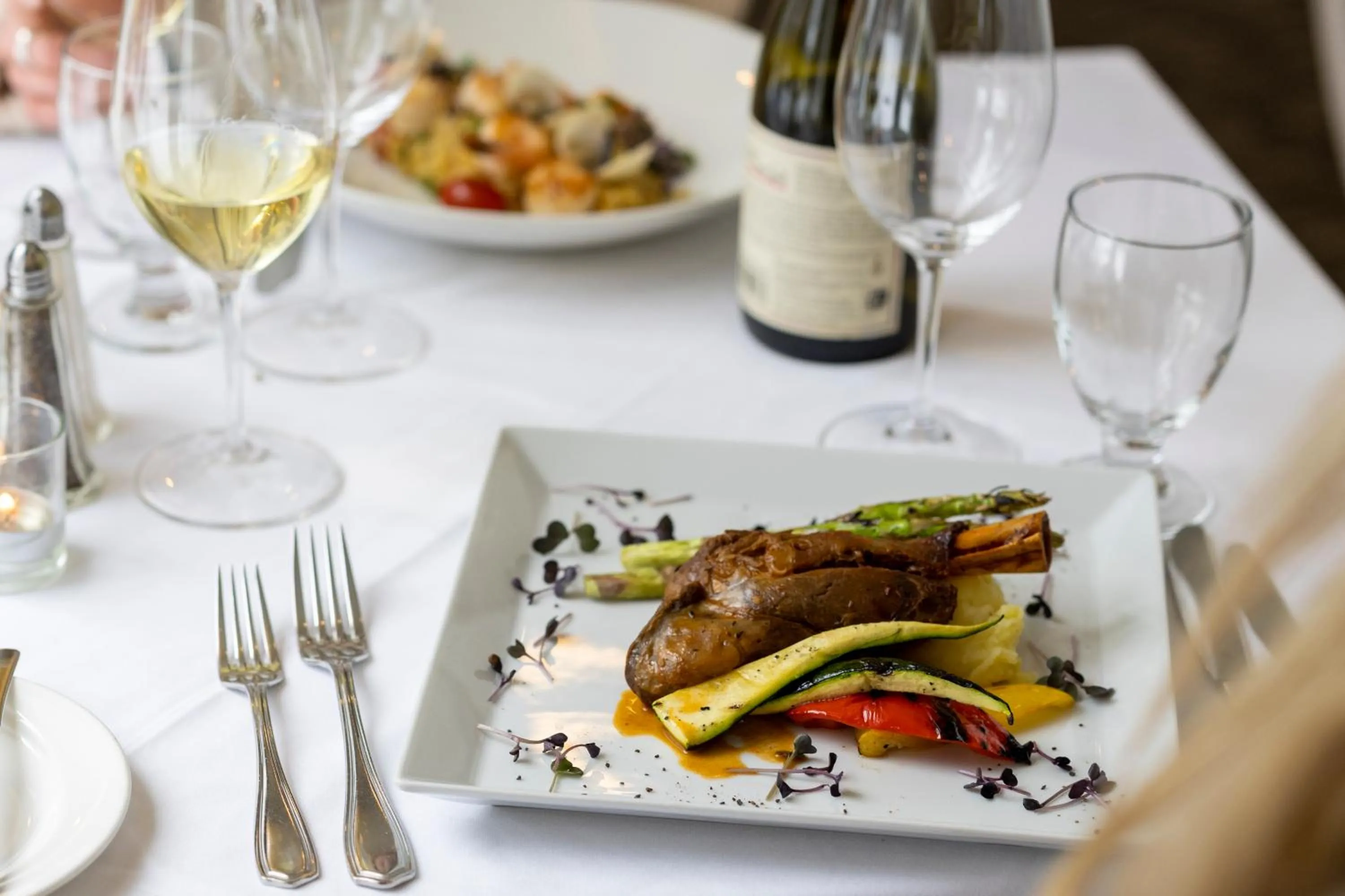 Dining area in Sherwood Inn