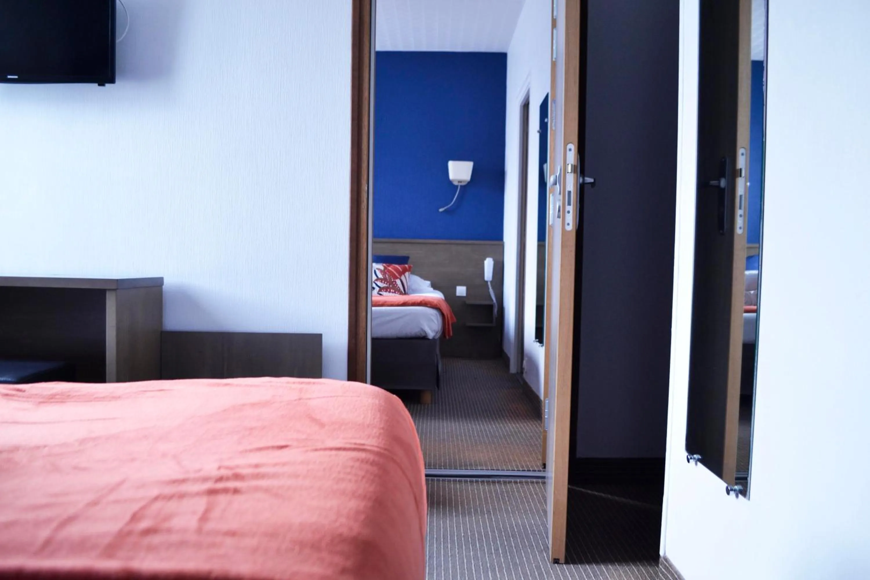 Family, Bed in Brit Hotel Le Surcouf