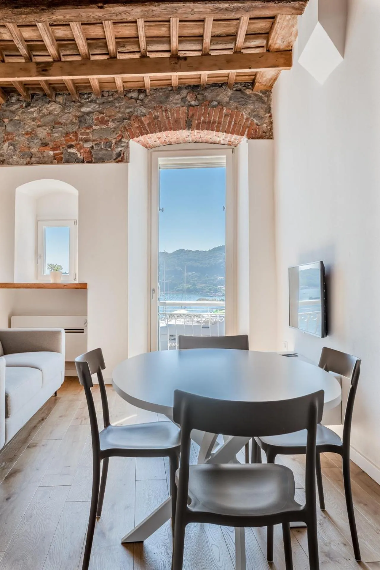 Dining area in Casa Giorgetti