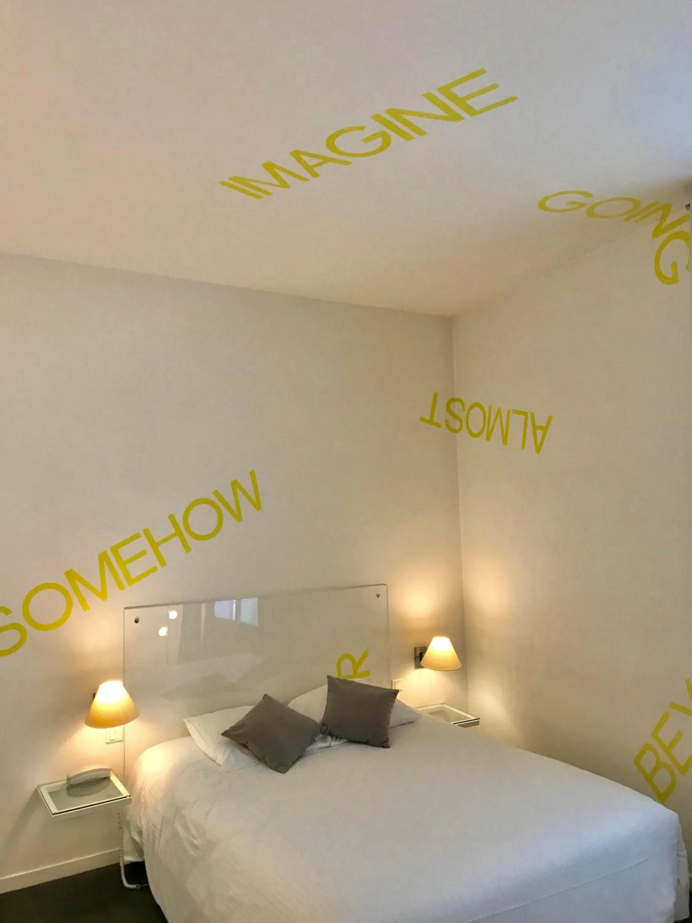 Photo of the whole room, Bed in Le Windsor, Jungle Art Hotel