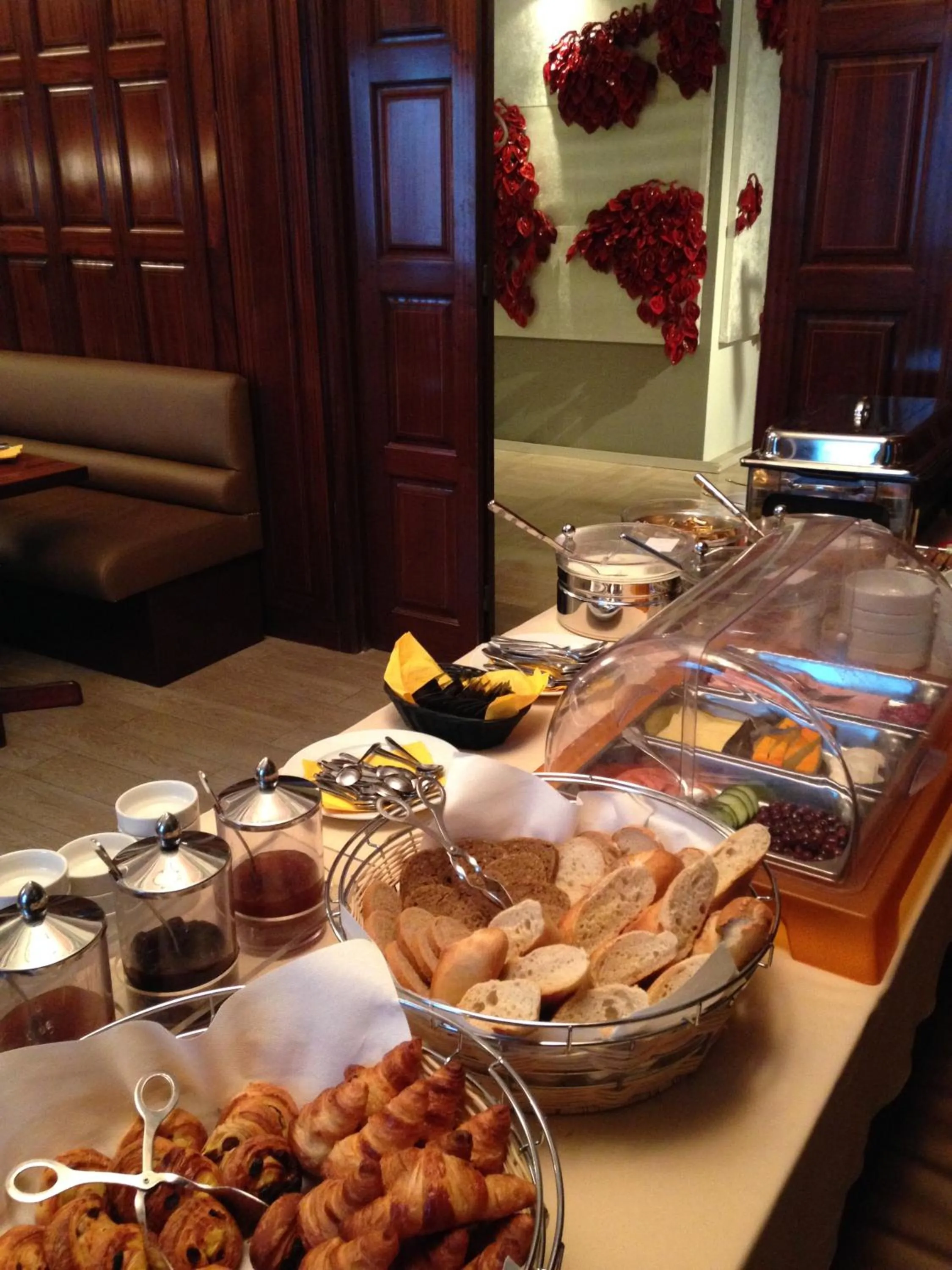 Breakfast in Le Windsor, Jungle Art Hotel