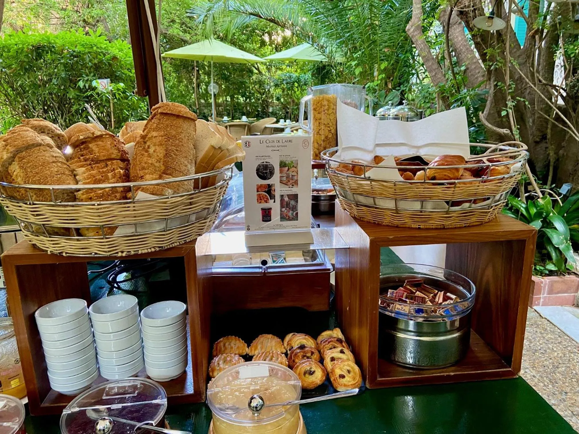 Breakfast in Le Windsor, Jungle Art Hotel