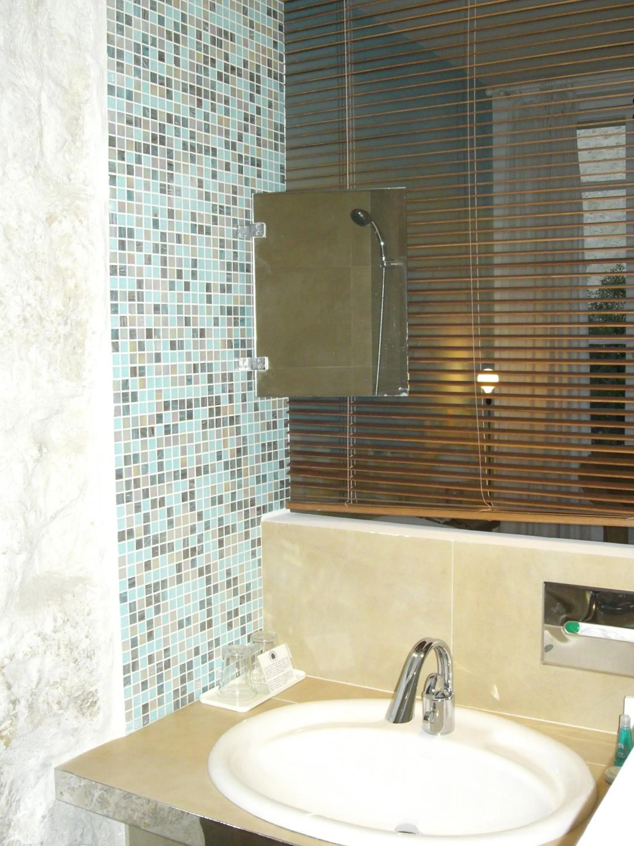 Bathroom in Le Windsor, Jungle Art Hotel