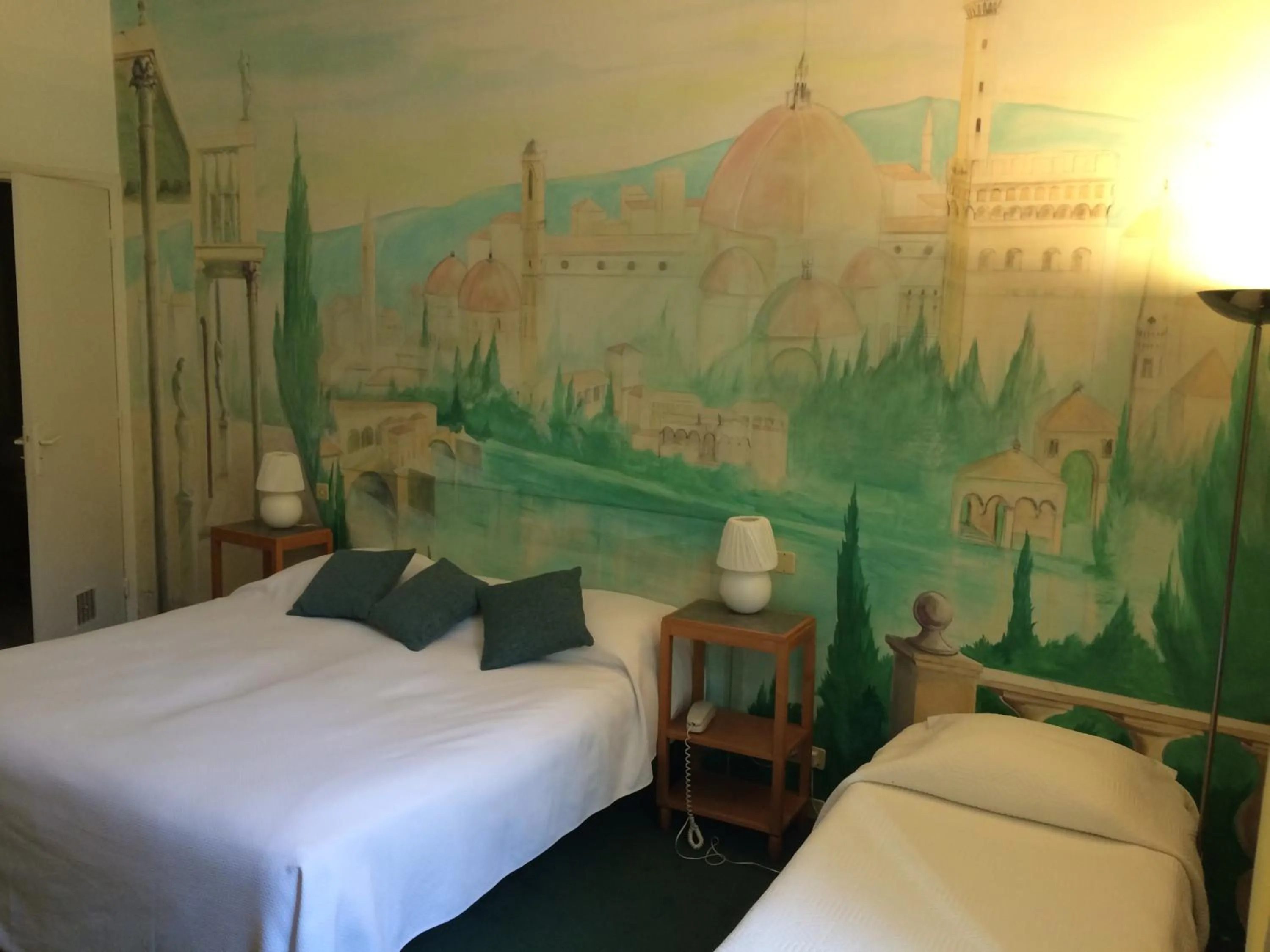 Bedroom, Bed in Le Windsor, Jungle Art Hotel