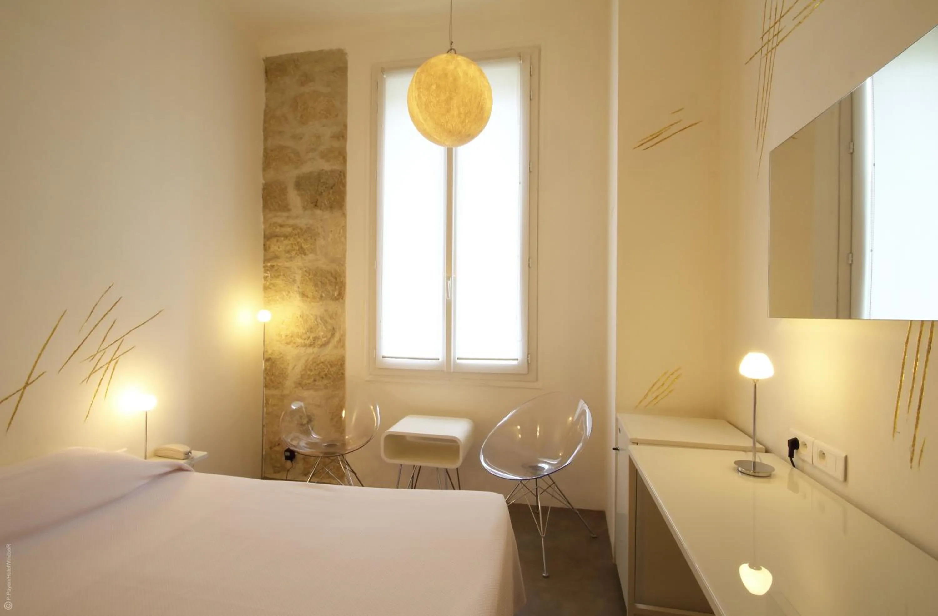 Photo of the whole room, Bed in Le Windsor, Jungle Art Hotel