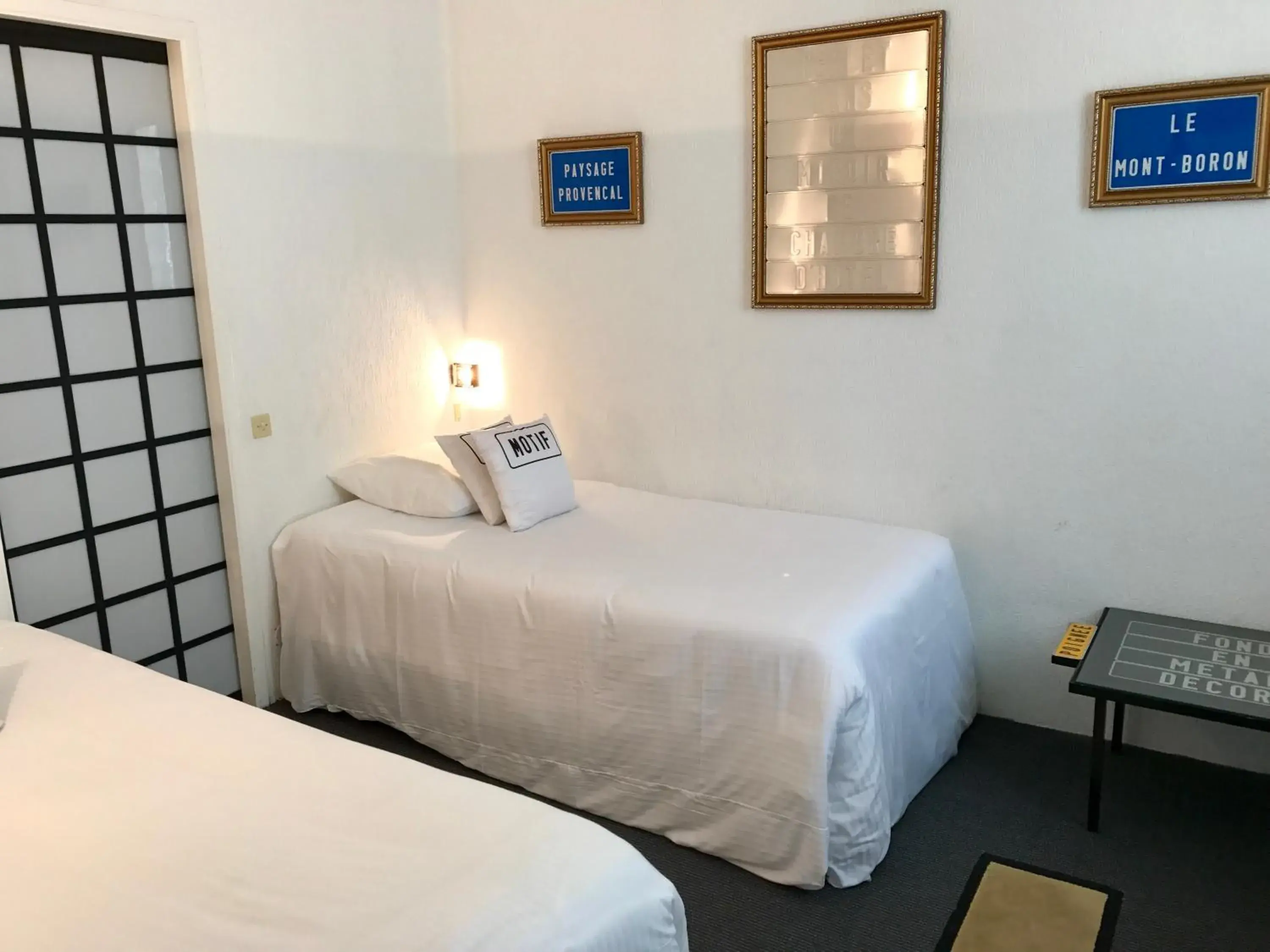 Photo of the whole room, Bed in Le Windsor, Jungle Art Hotel Photo of the whole room, Bed in Le Windsor, Jungle Art Hotel