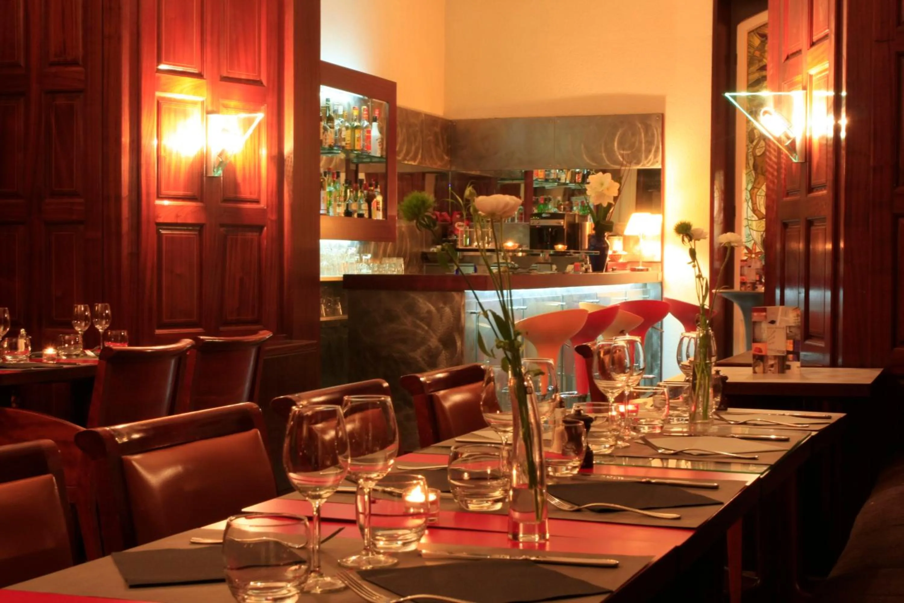 Restaurant/places to eat in Le Windsor, Jungle Art Hotel