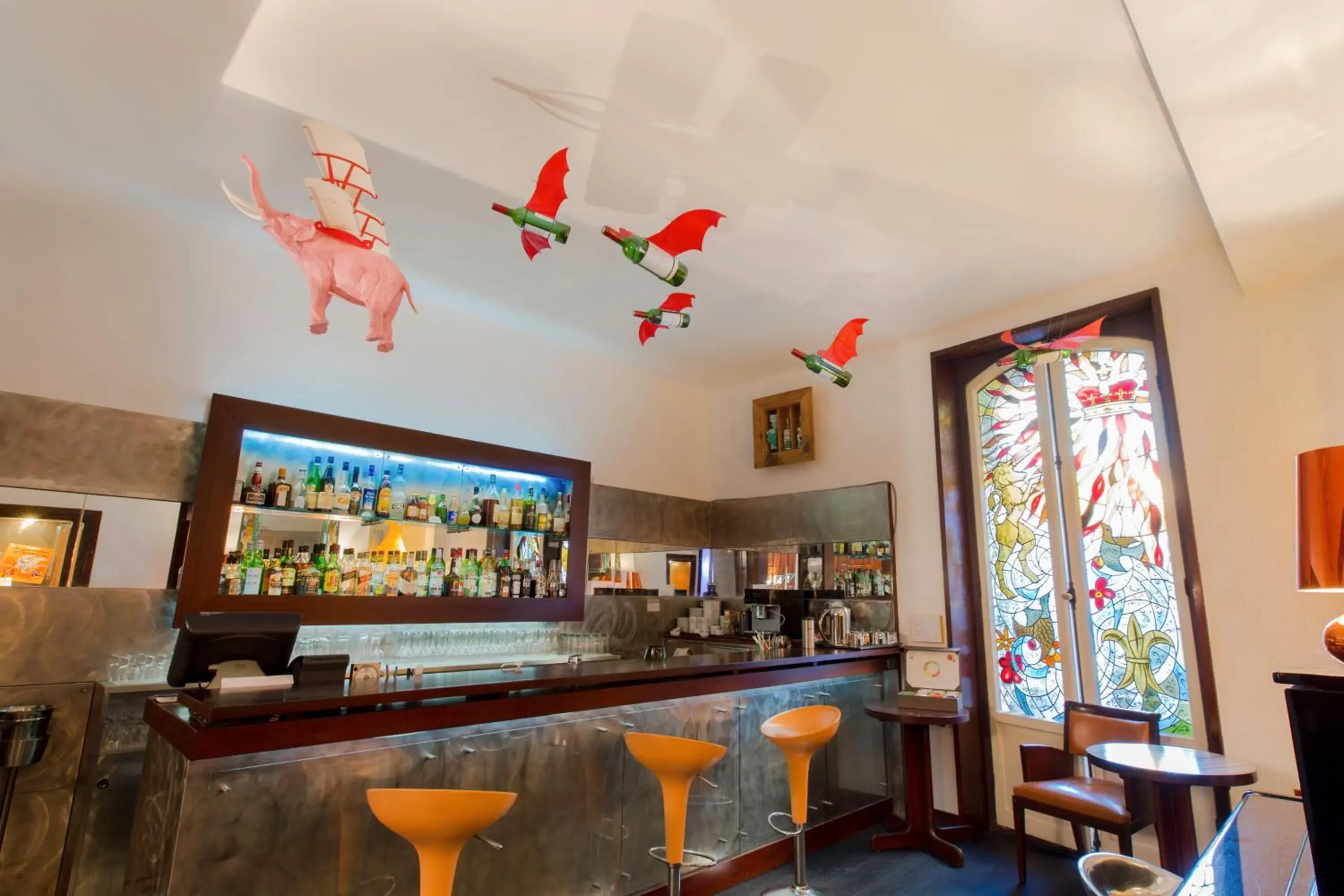 Lounge or bar in Le Windsor, Jungle Art Hotel Lounge or bar in Le Windsor, Jungle Art Hotel
