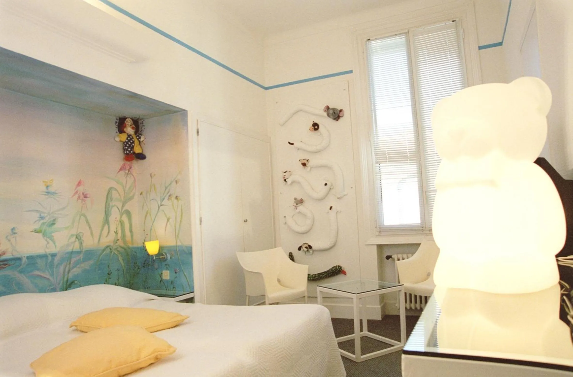 Photo of the whole room, Bed in Le Windsor, Jungle Art Hotel