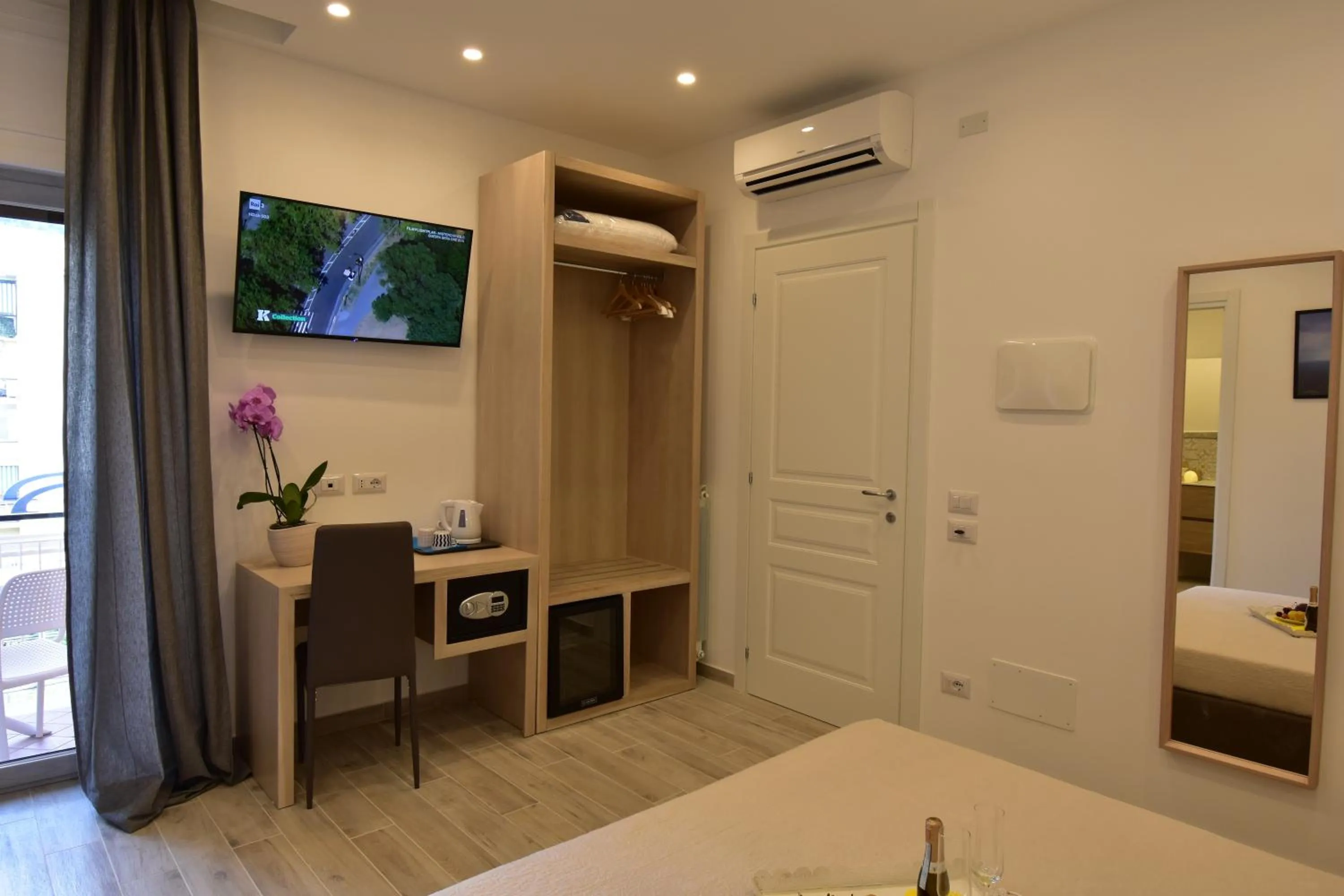 Photo of the whole room, Bed in Effe Home Sorrento