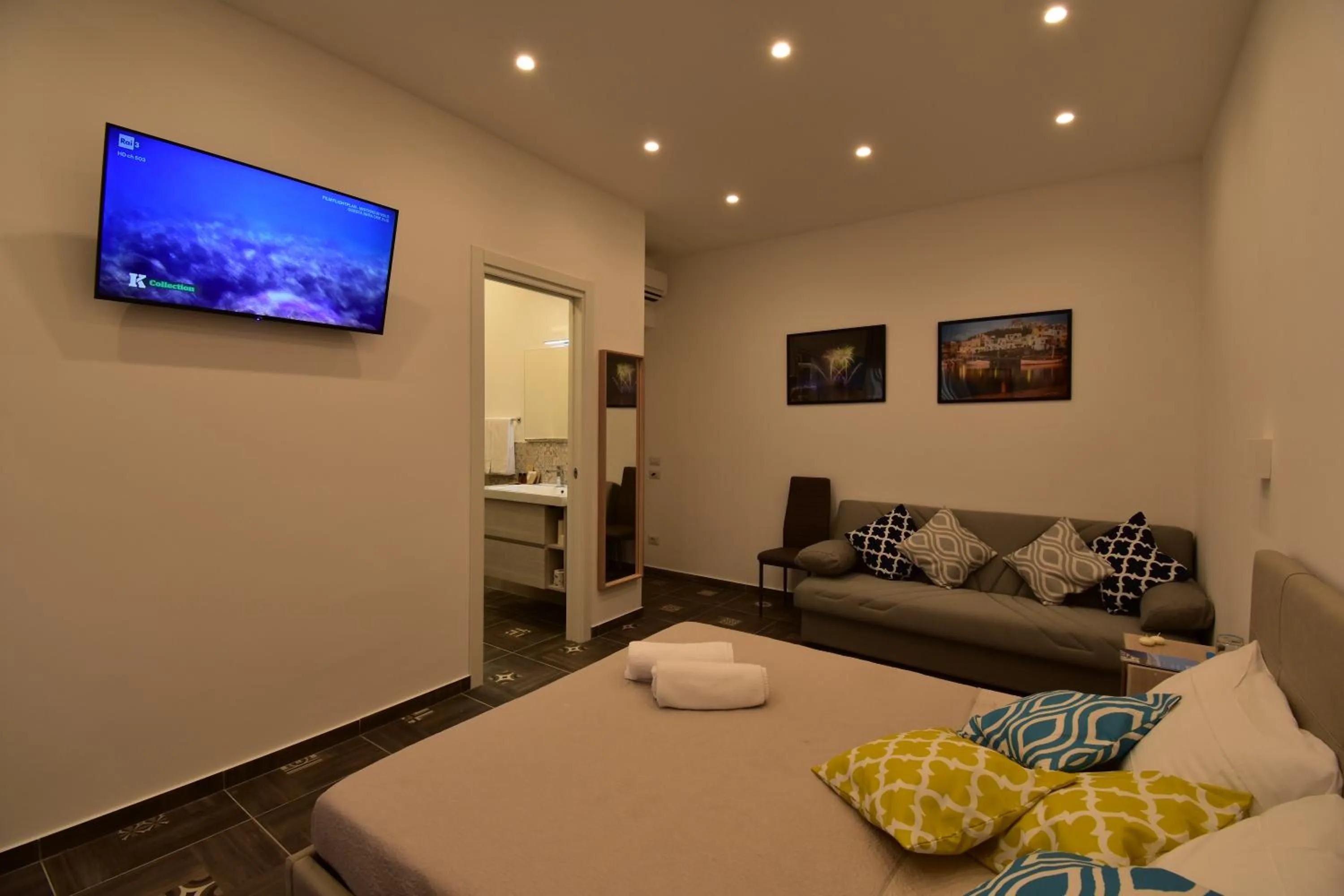 Photo of the whole room, Bed in Effe Home Sorrento