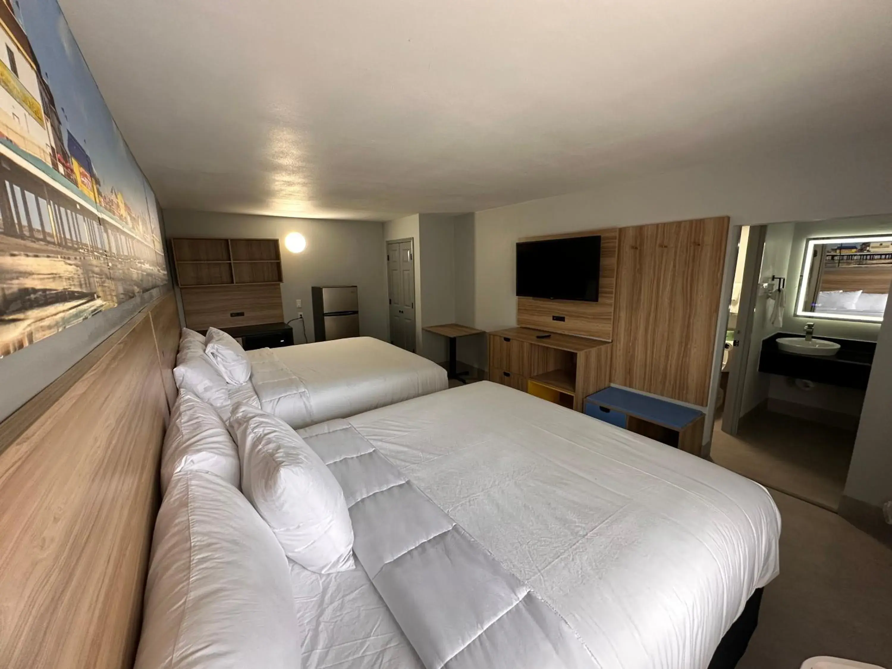 Photo of the whole room, Bed in Scottish Inns & Suites Photo of the whole room, Bed in Scottish Inns & Suites