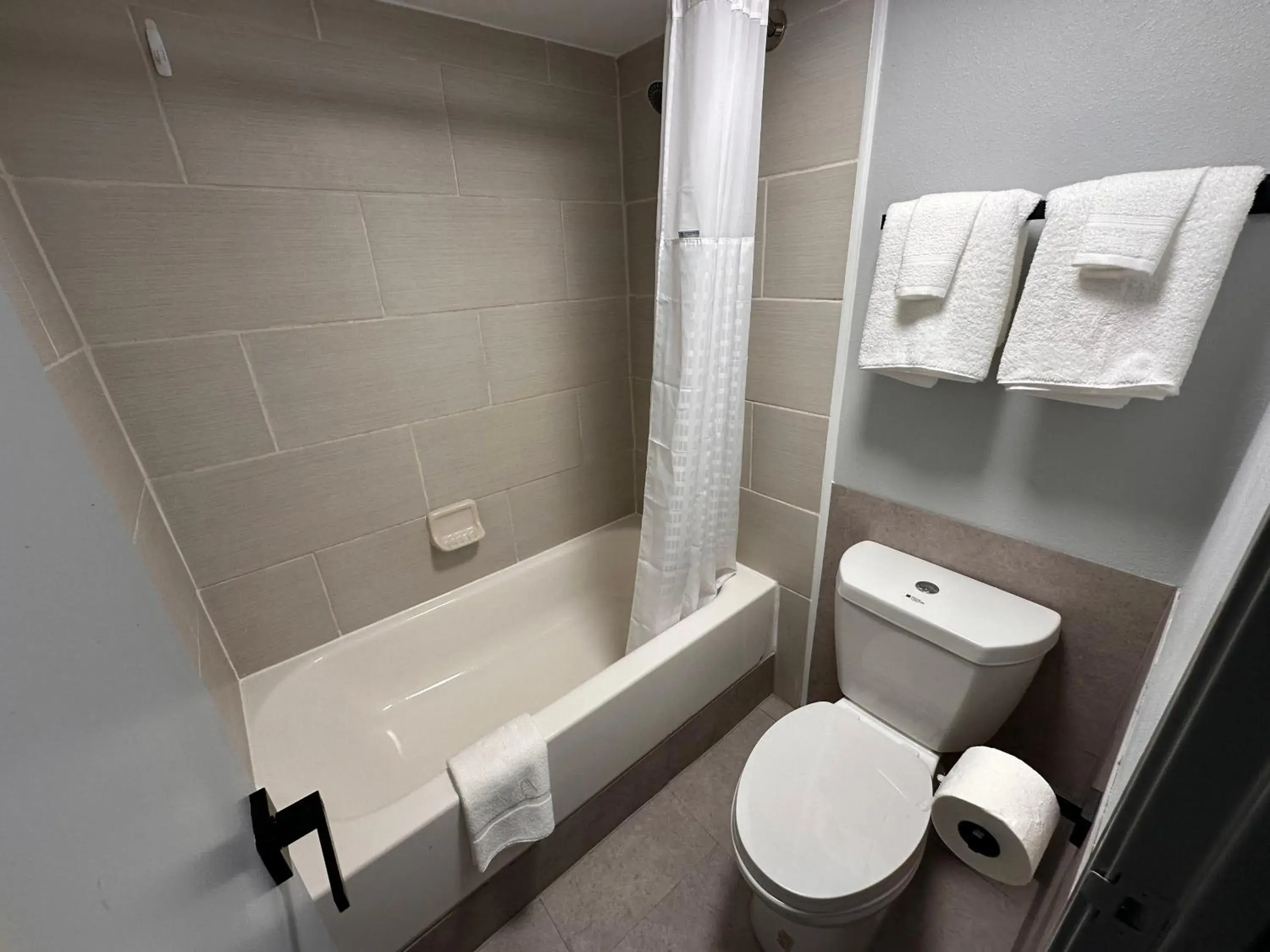 Bathroom in Scottish Inns & Suites Bathroom in Scottish Inns & Suites