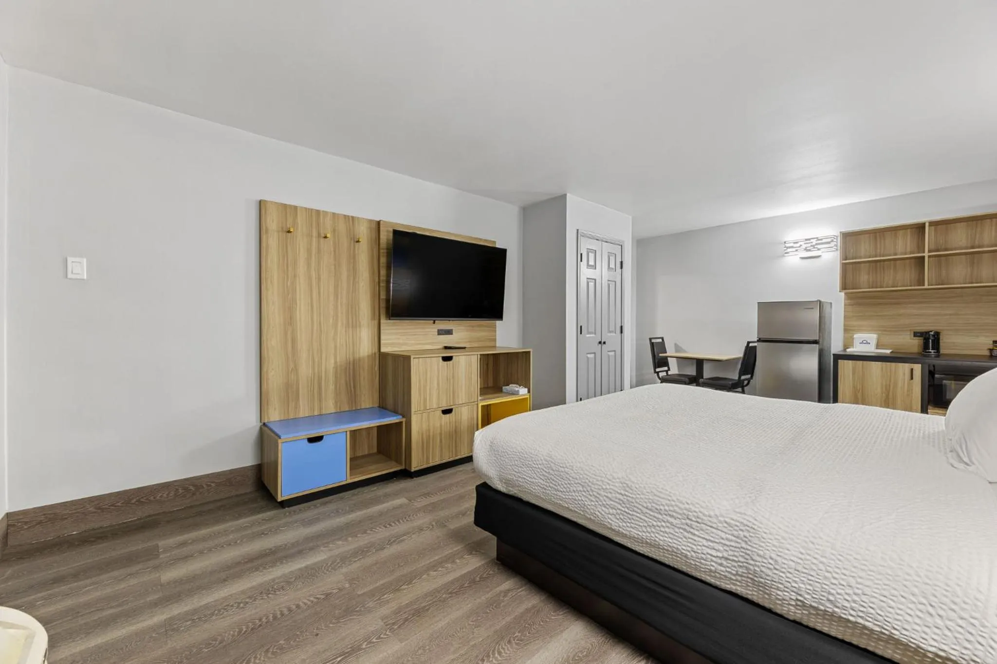 Bed in Days Inn & Suites by Wyndham Texas City