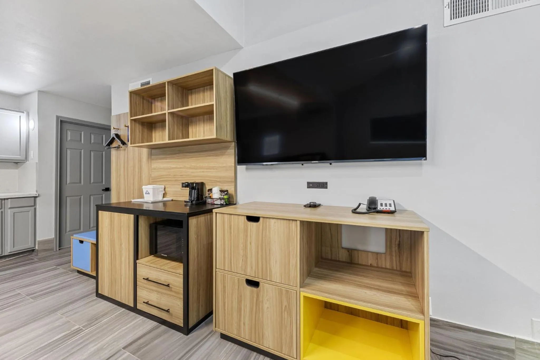 Days Inn & Suites by Wyndham Texas City