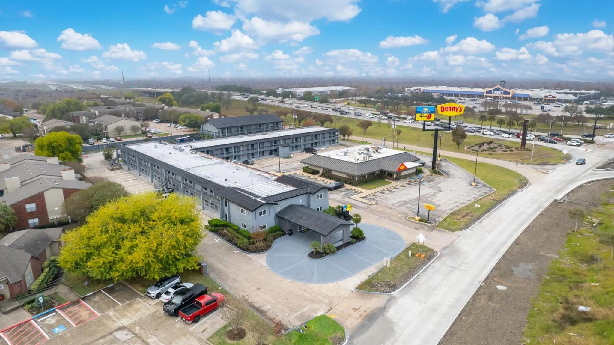 Days Inn & Suites by Wyndham Texas City