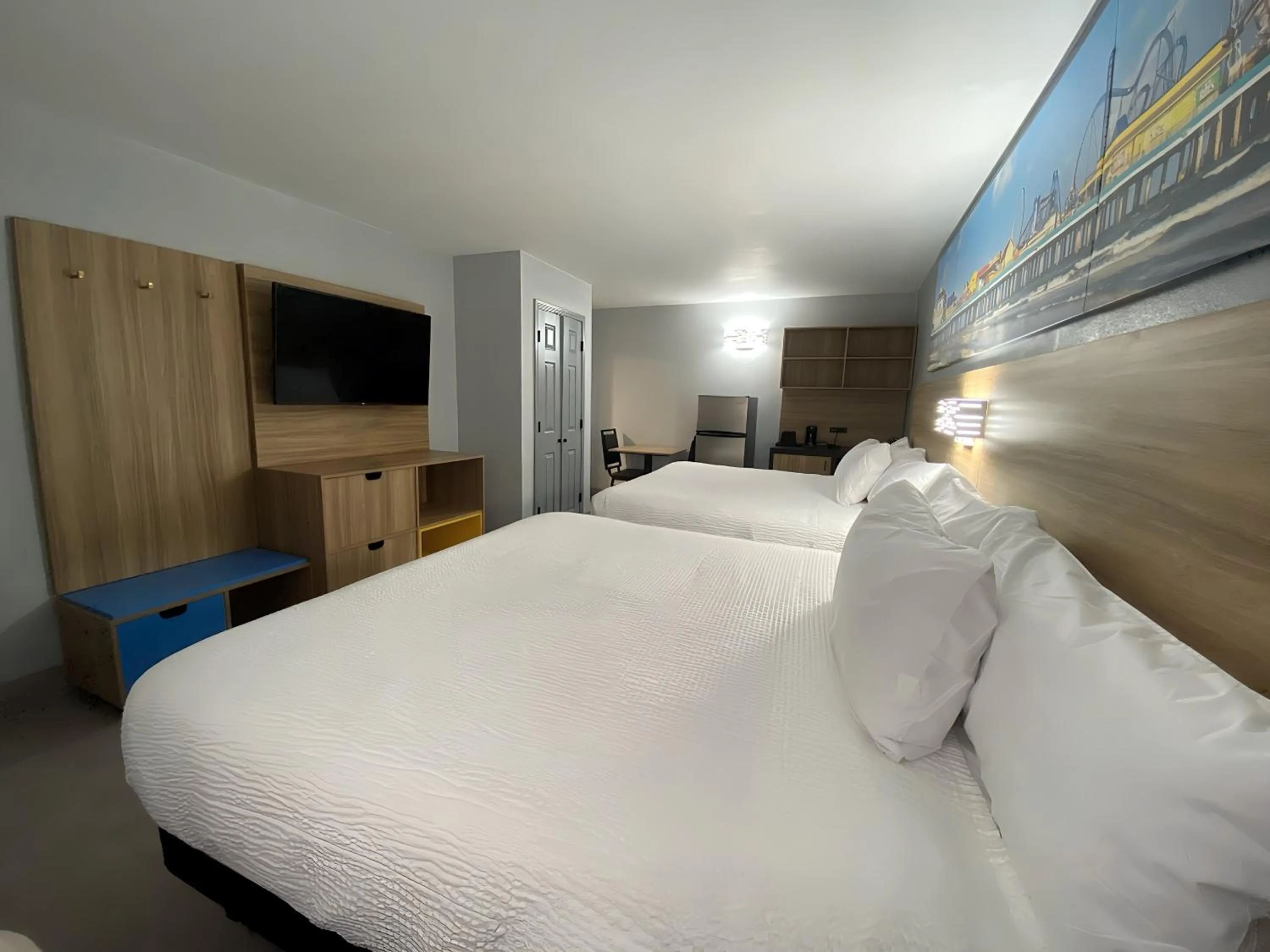 Bedroom, Bed in Days Inn & Suites by Wyndham Texas City