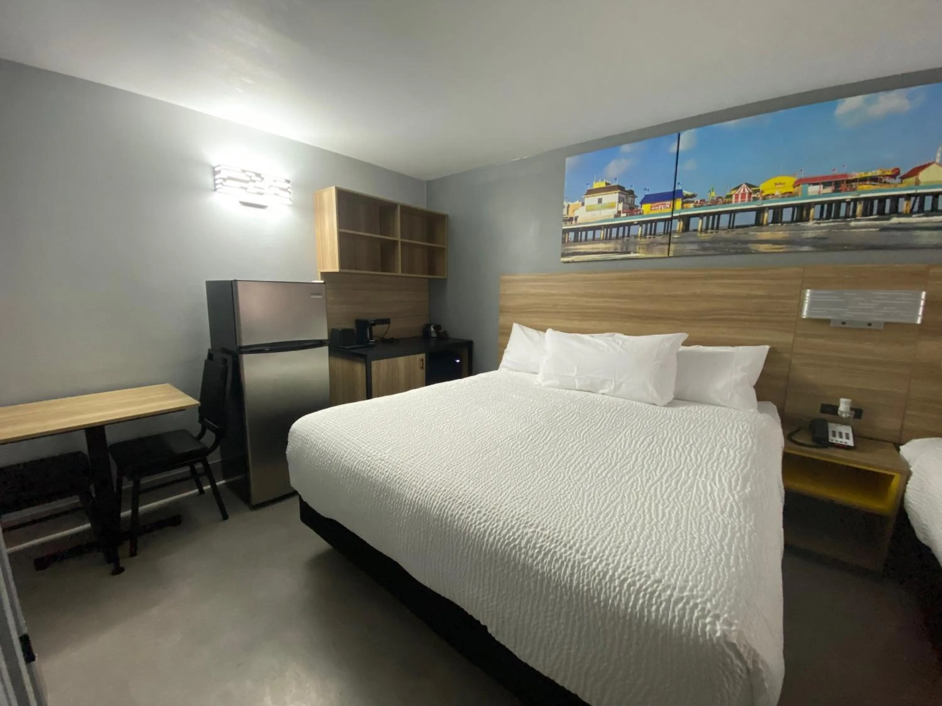 Bedroom, Bed in Days Inn & Suites by Wyndham Texas City