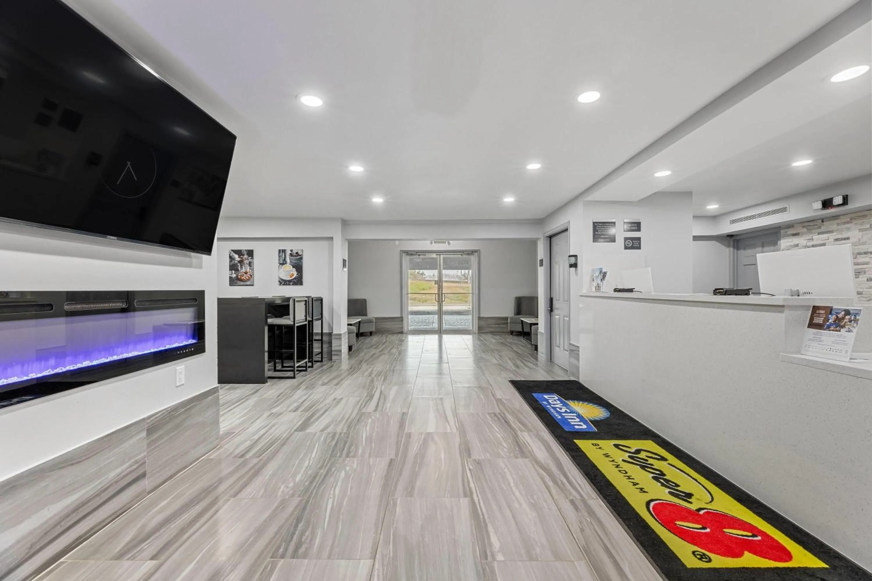 Lobby or reception in Days Inn & Suites by Wyndham Texas City