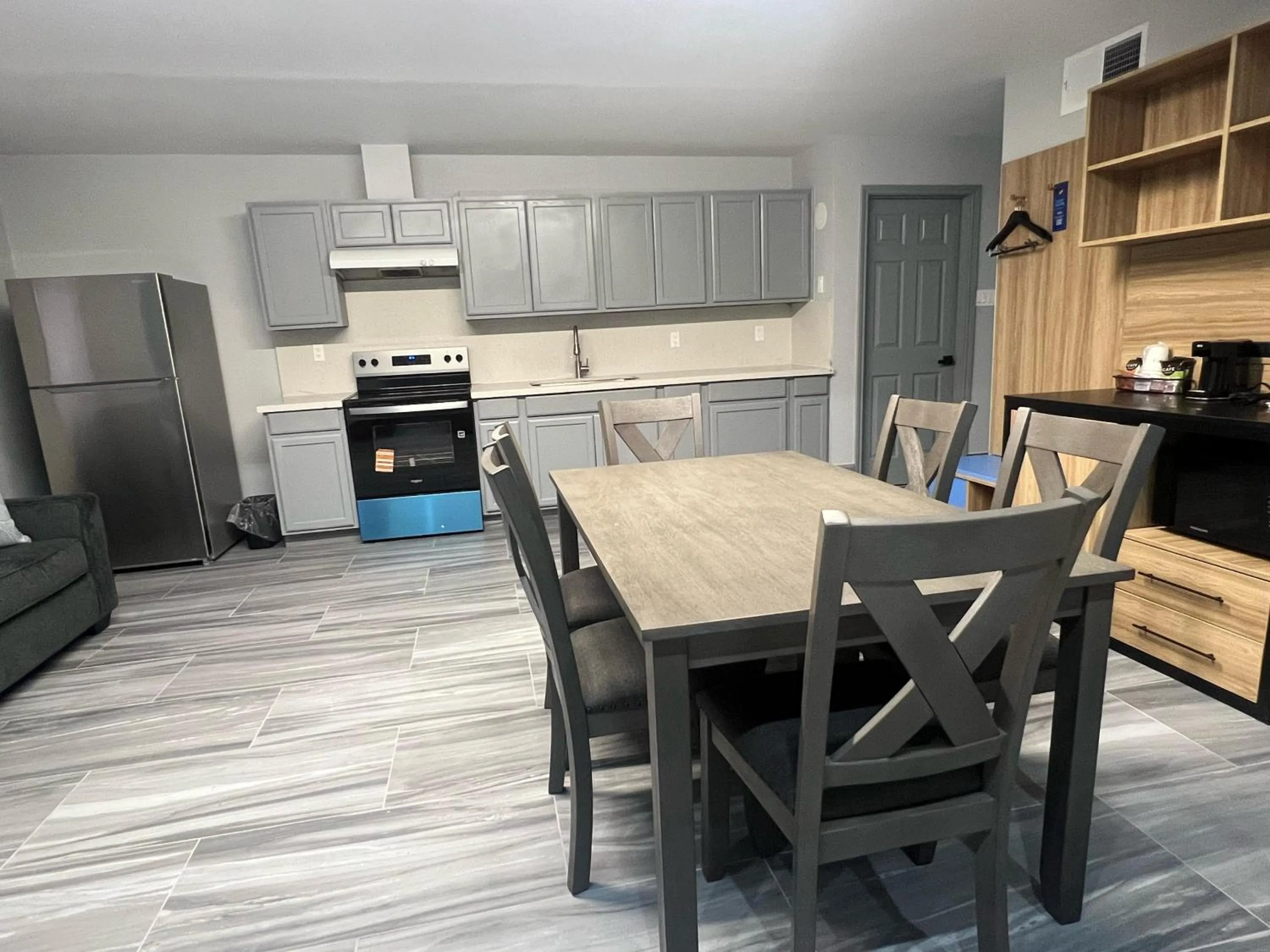 Days Inn & Suites by Wyndham Texas City