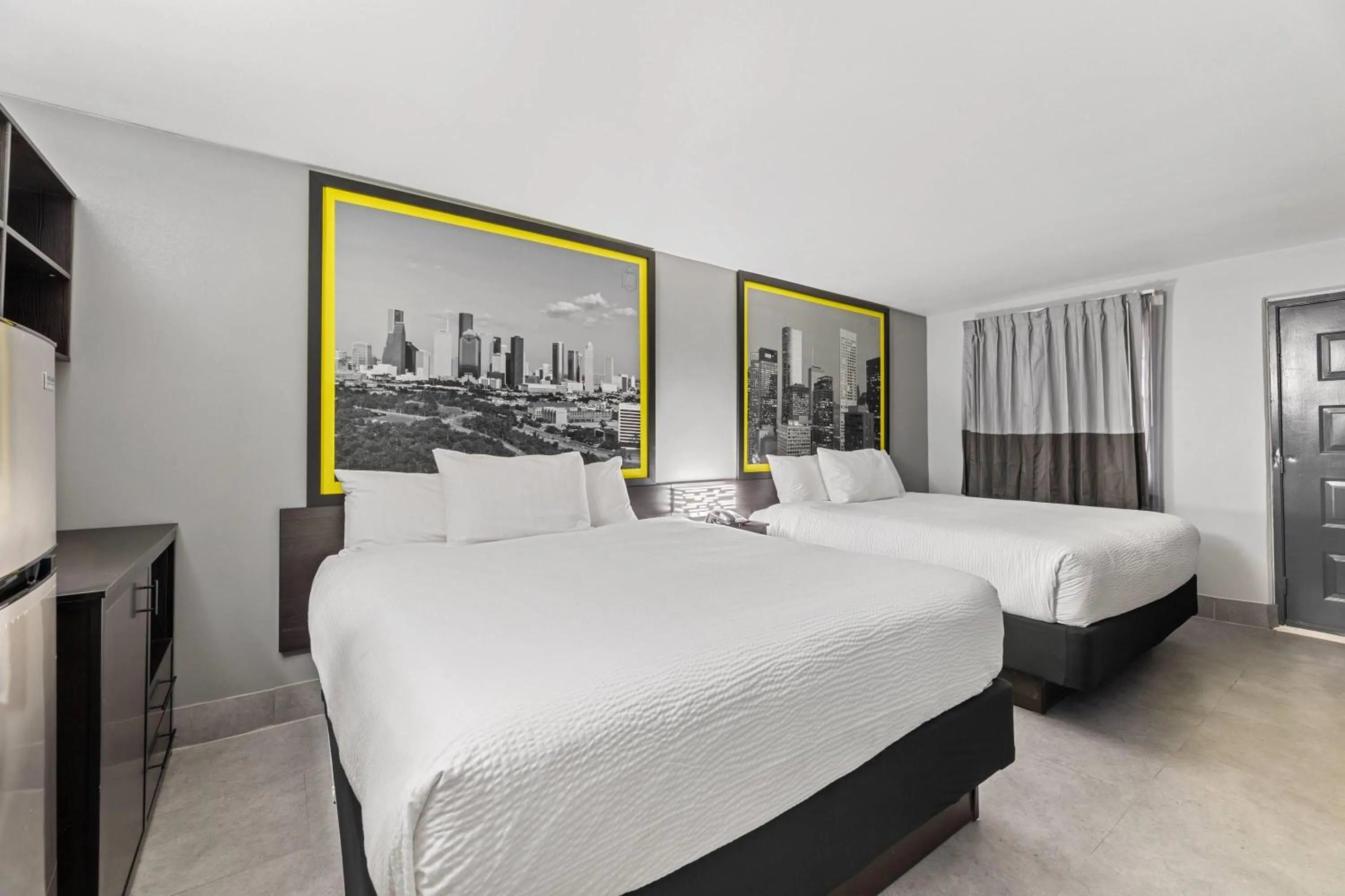 Photo of the whole room, Bed in Days Inn & Suites by Wyndham Texas City