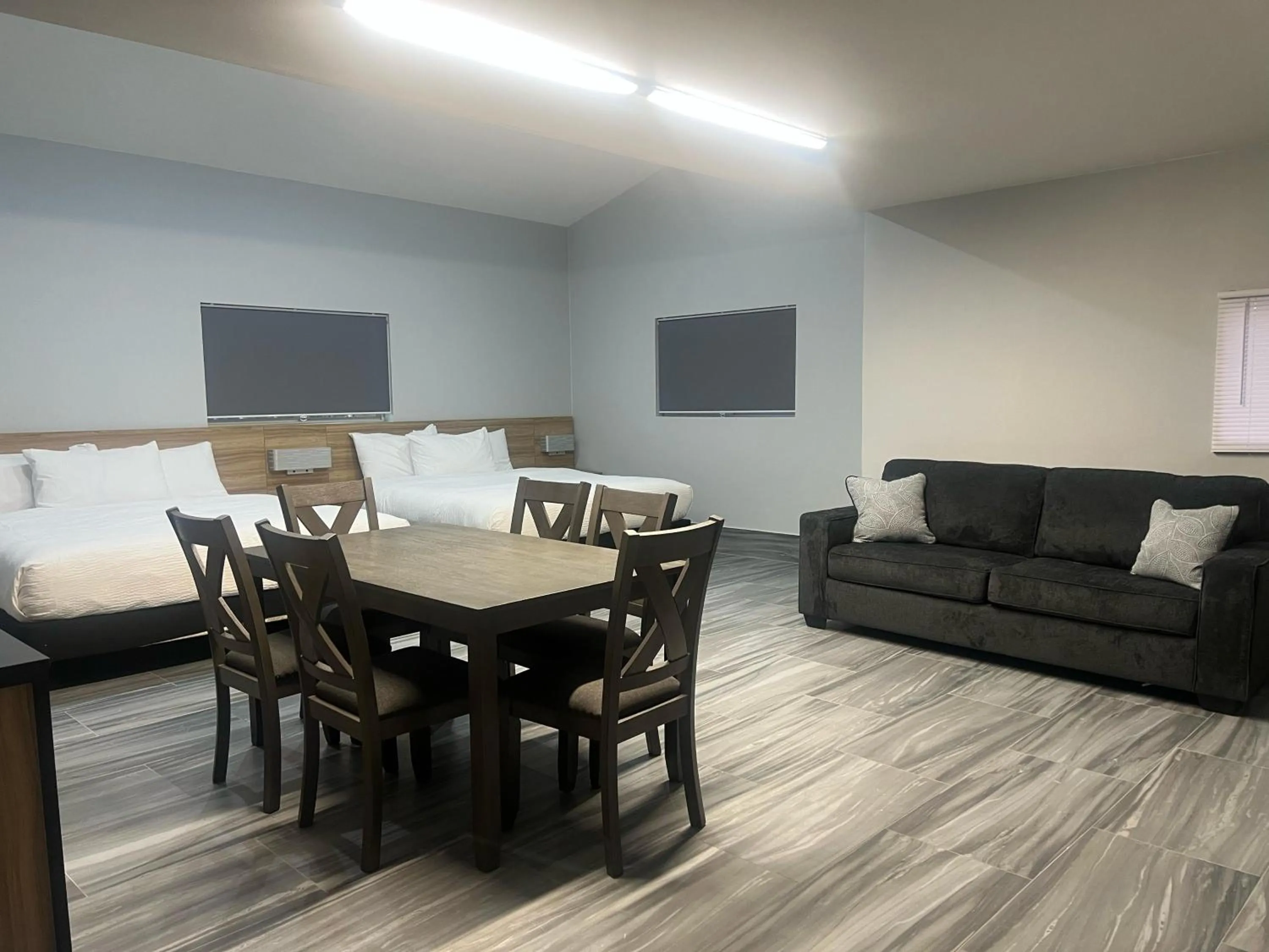 Days Inn & Suites by Wyndham Texas City