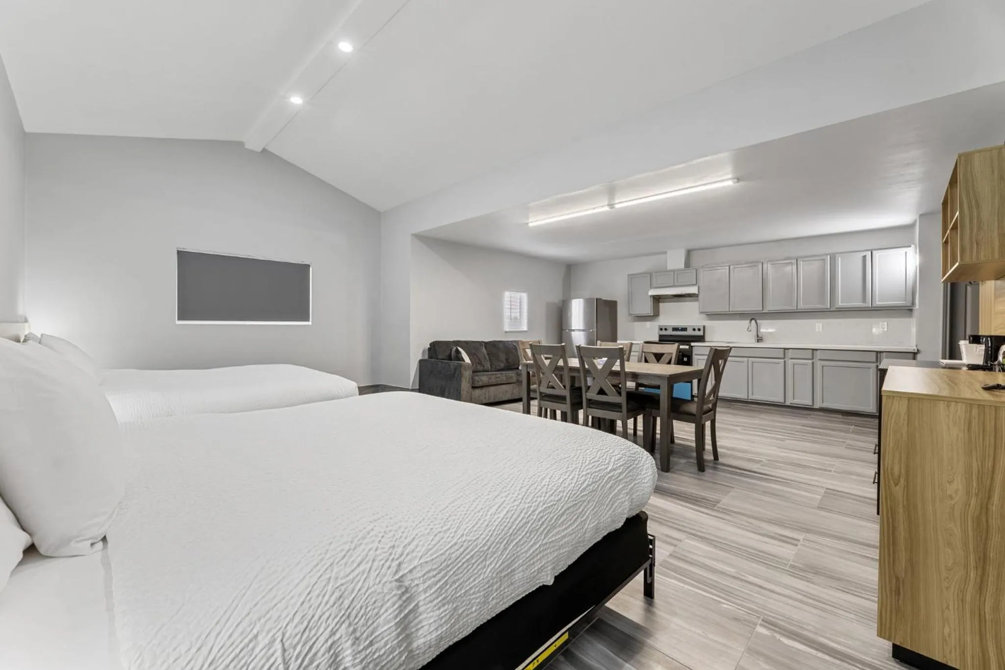 Bed in Days Inn & Suites by Wyndham Texas City