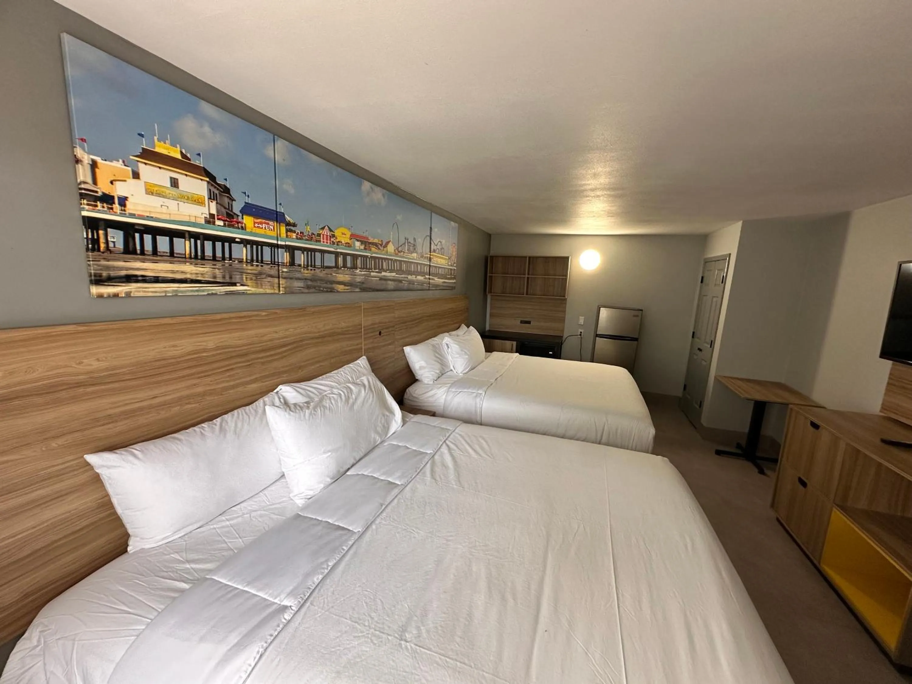 Bed in Scottish Inns & Suites