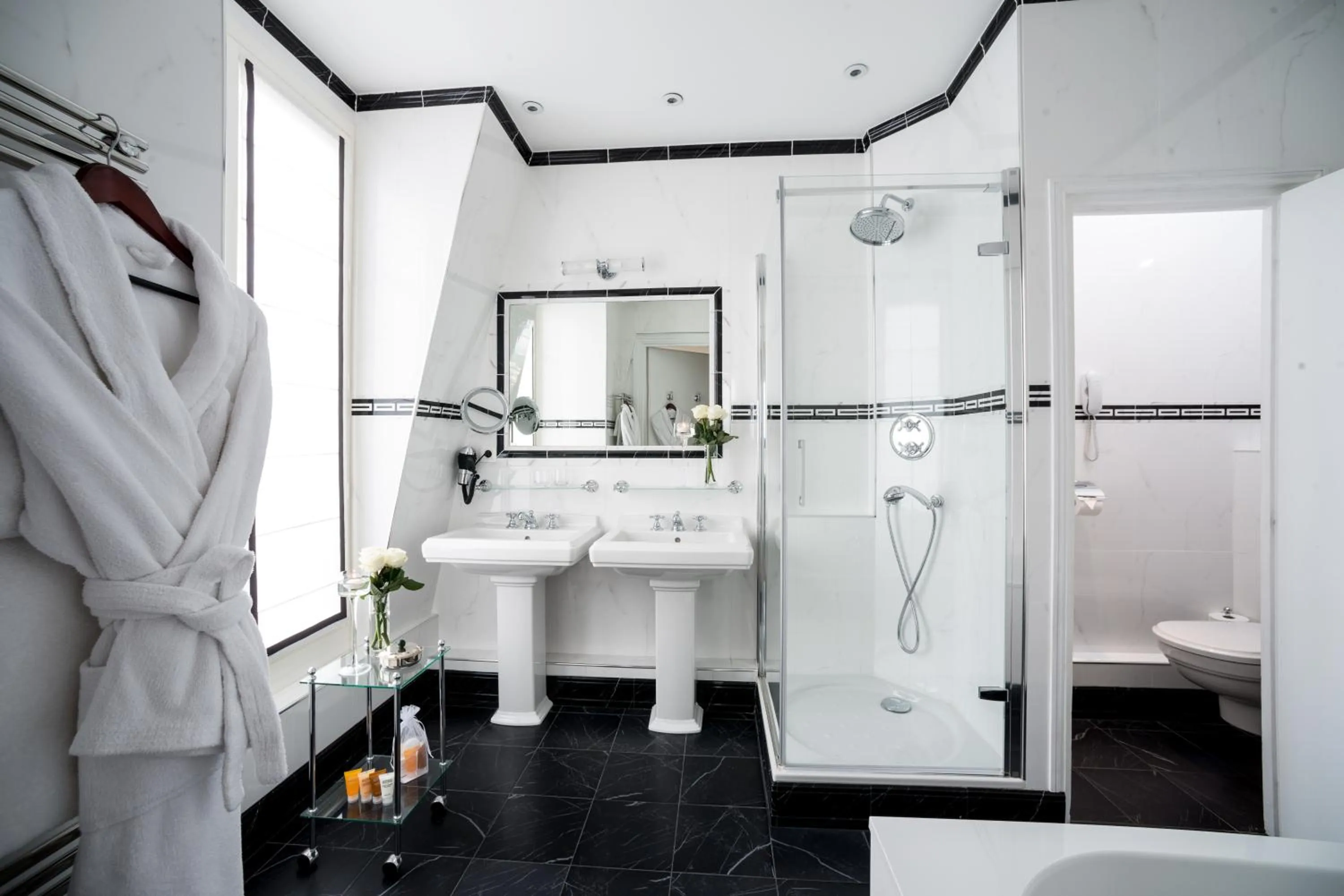 Bathroom in Pavillon Henri IV Hotel Restaurant Gastronomique Terrasse