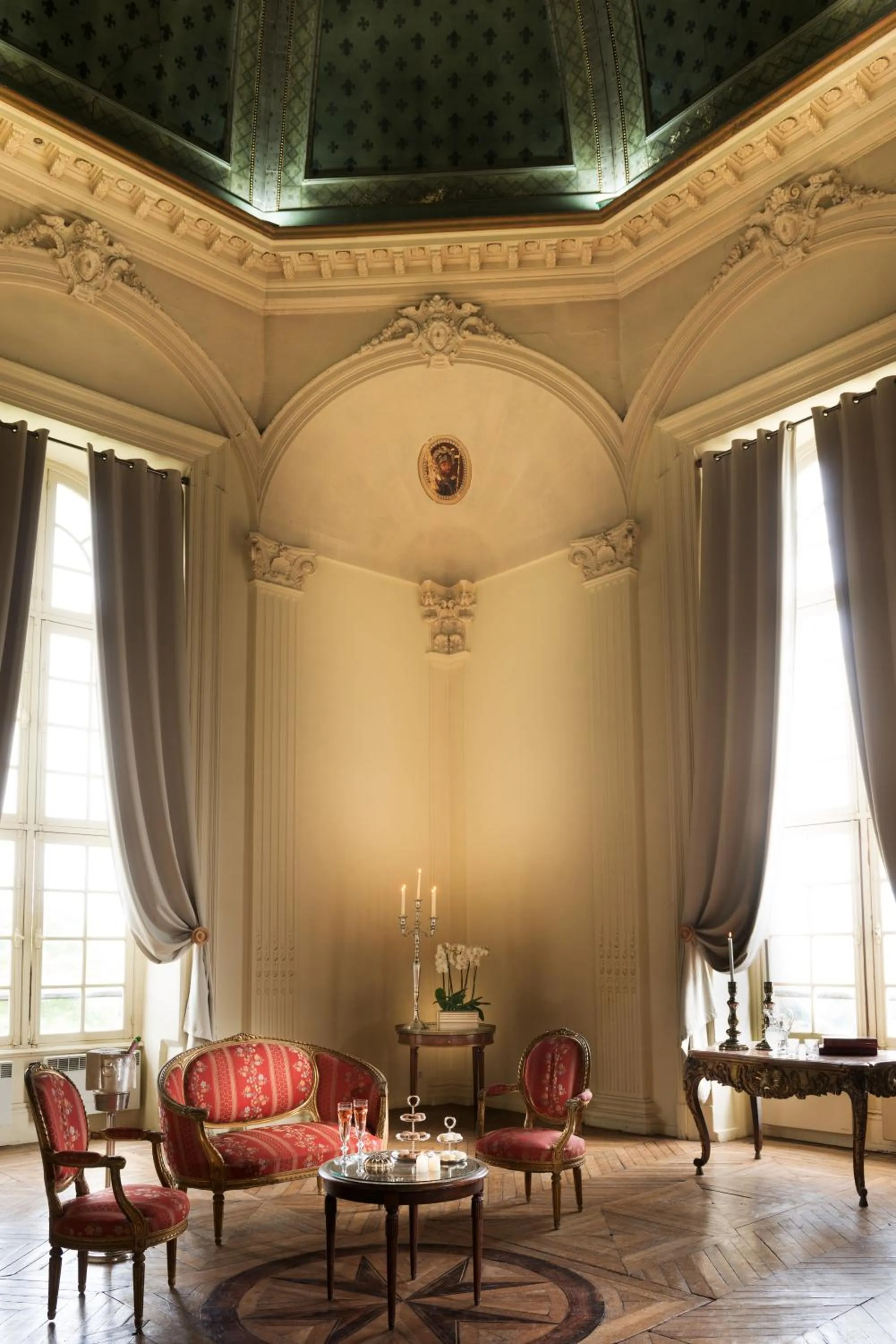 Other in Pavillon Henri IV Hotel Restaurant Gastronomique Terrasse