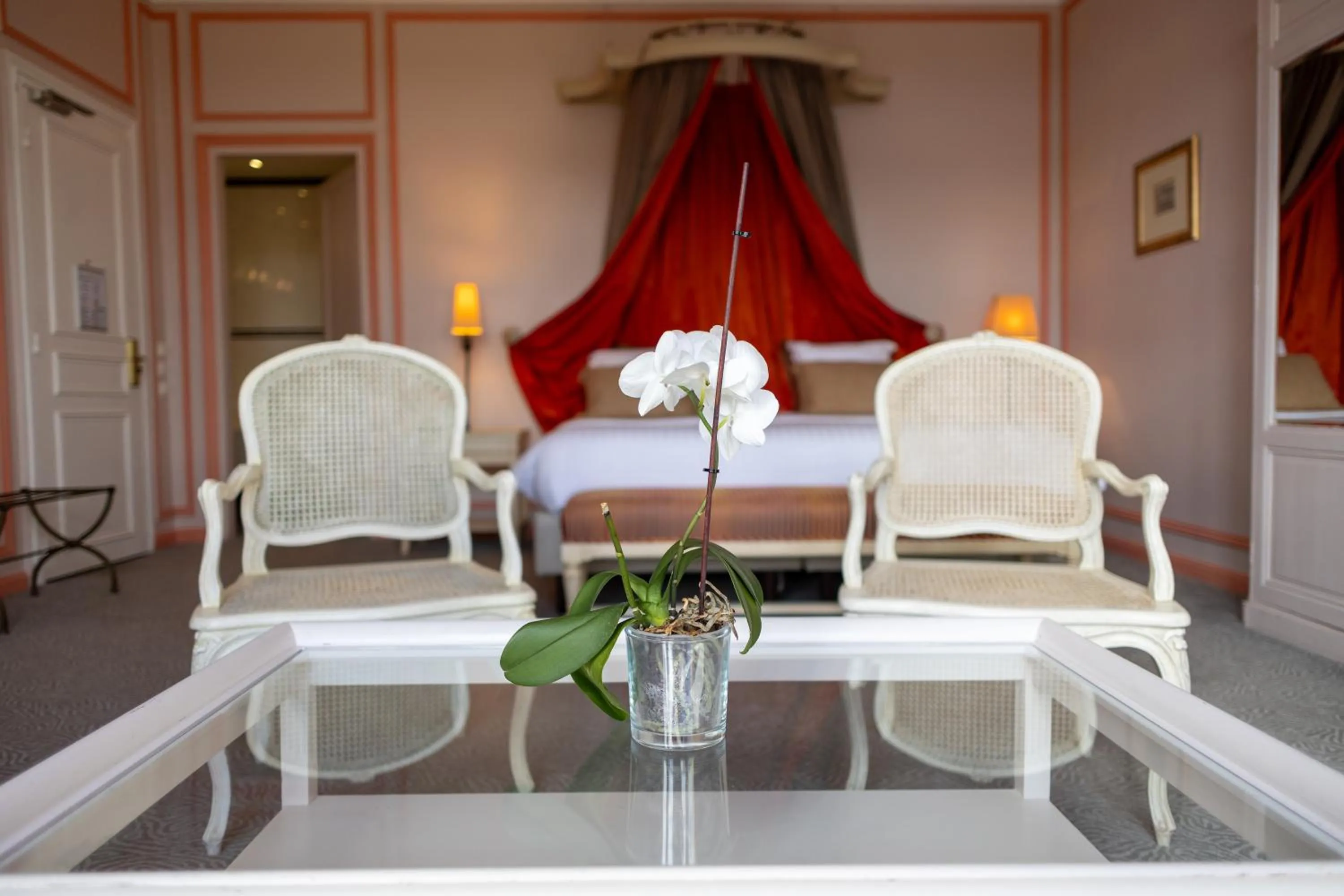 Living room in Pavillon Henri IV Hotel Restaurant Gastronomique Terrasse