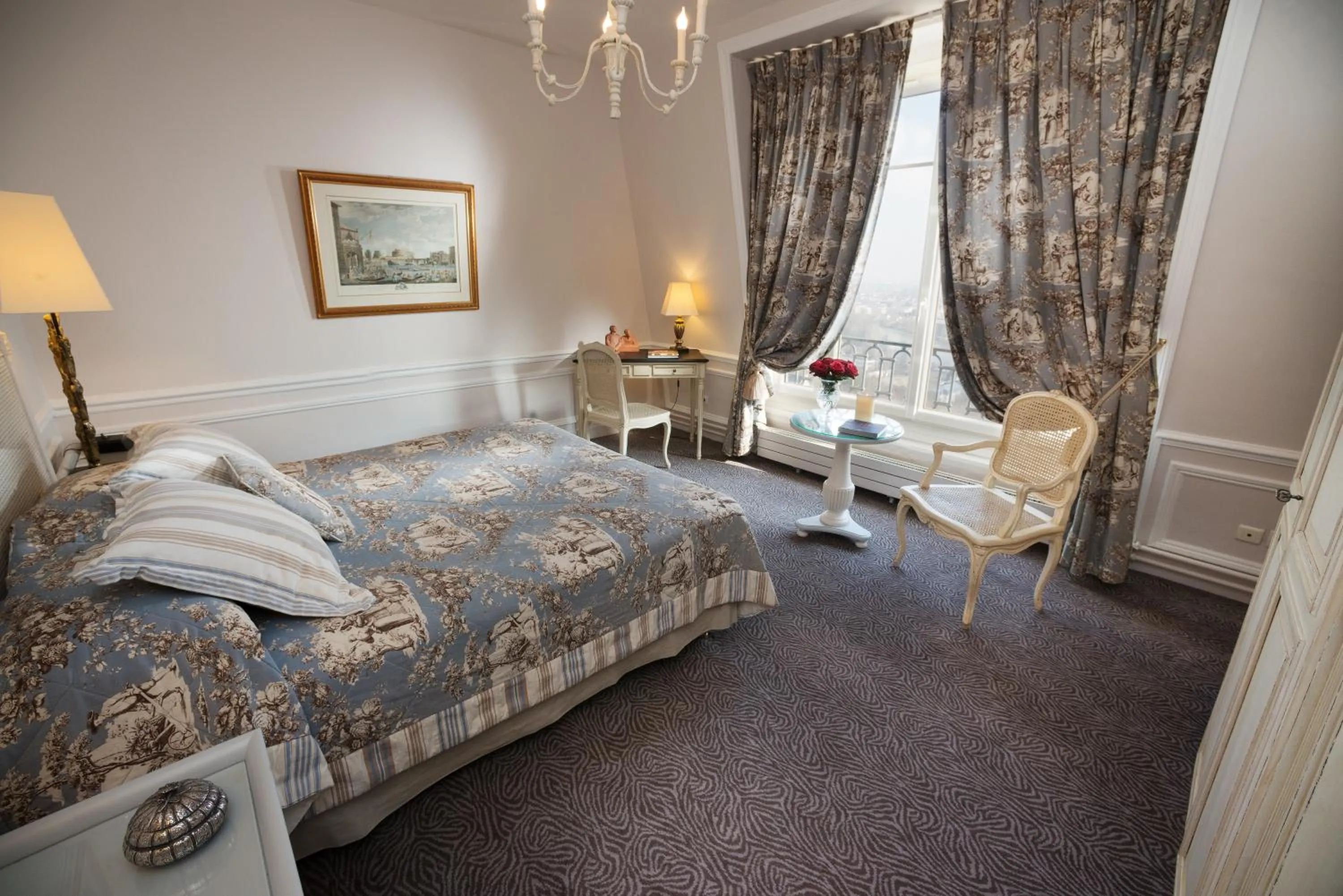 Photo of the whole room, Bed in Pavillon Henri IV Hotel Restaurant Gastronomique Terrasse