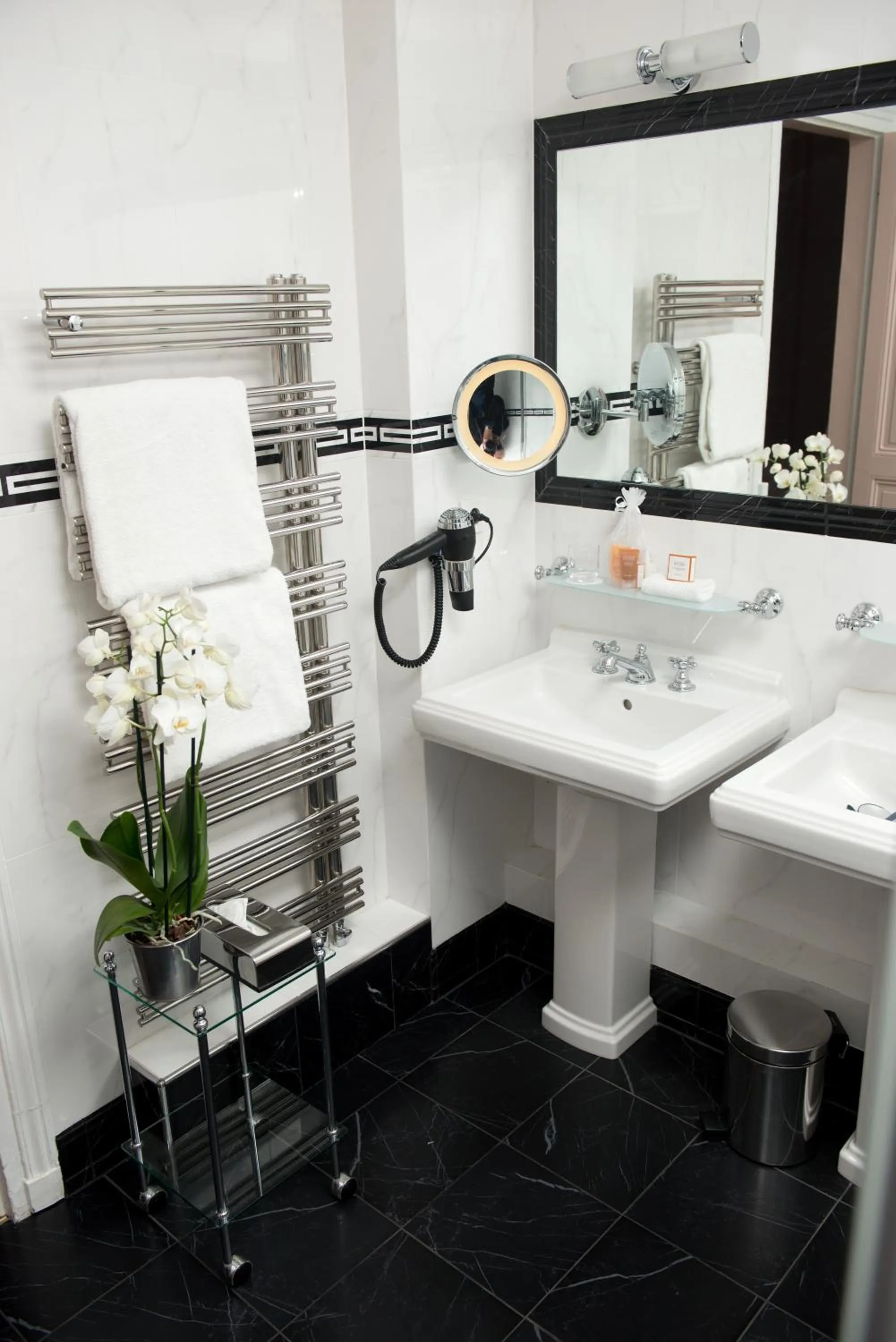 Bathroom in Pavillon Henri IV Hotel Restaurant Gastronomique Terrasse