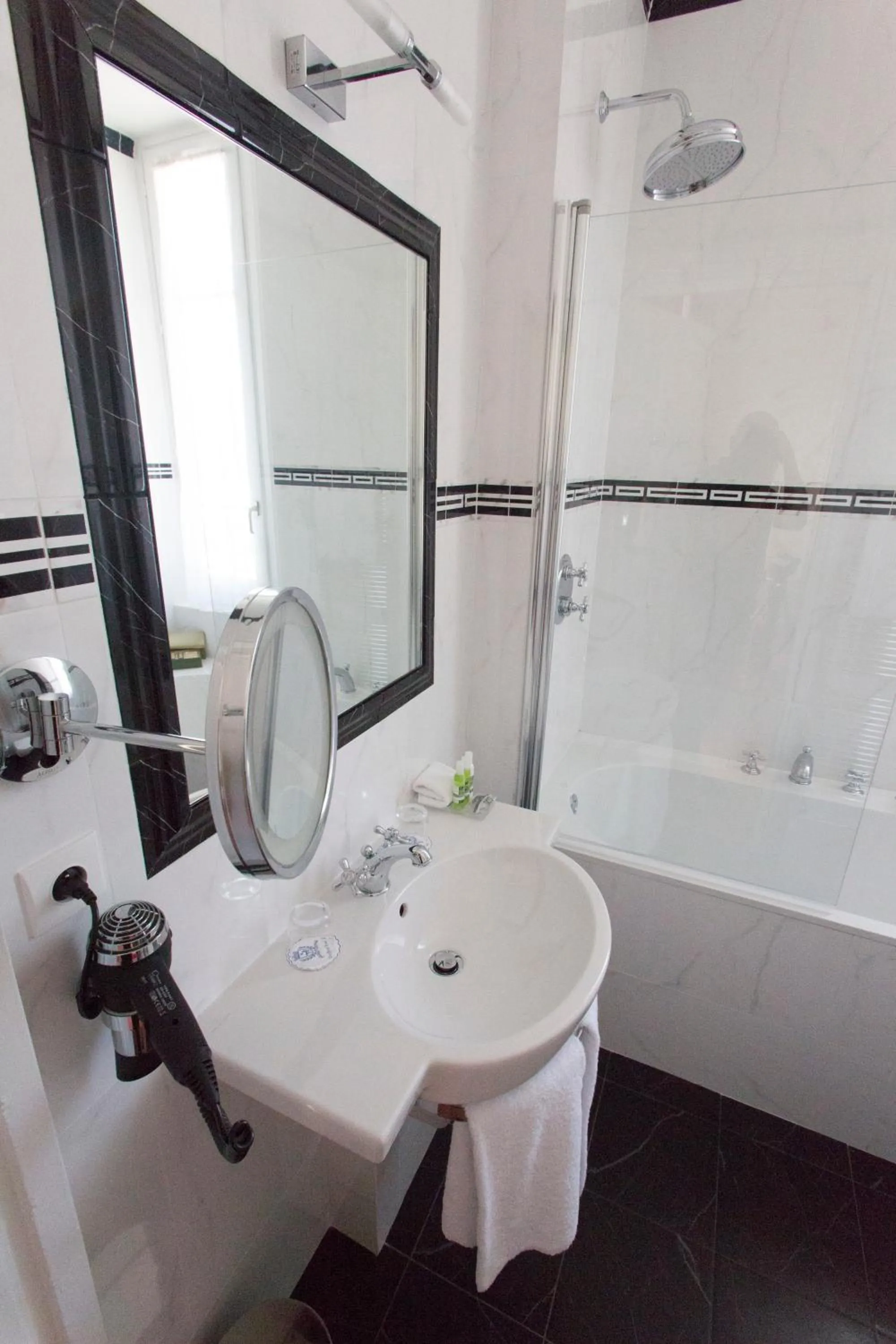 Bathroom in Pavillon Henri IV Hotel Restaurant Gastronomique Terrasse