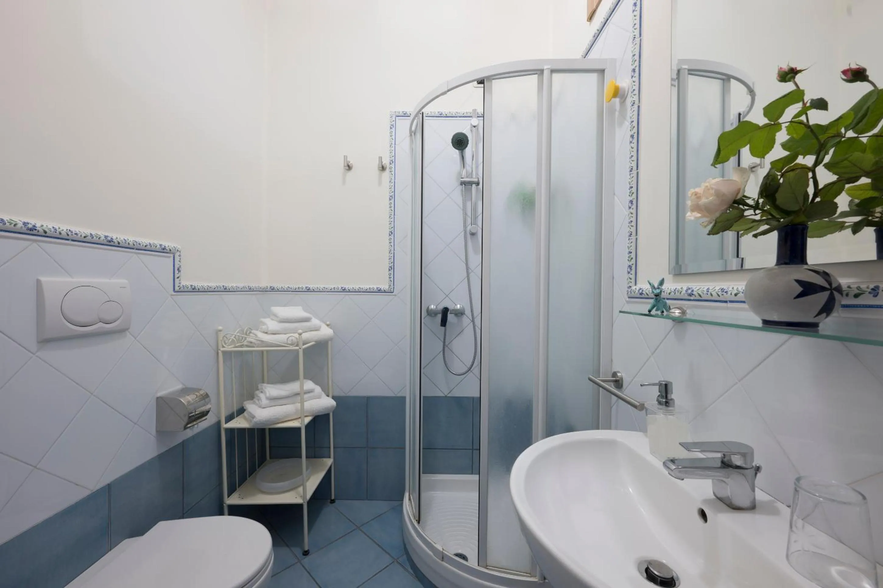 Shower in Dint'a Torre Bed and Breakfast