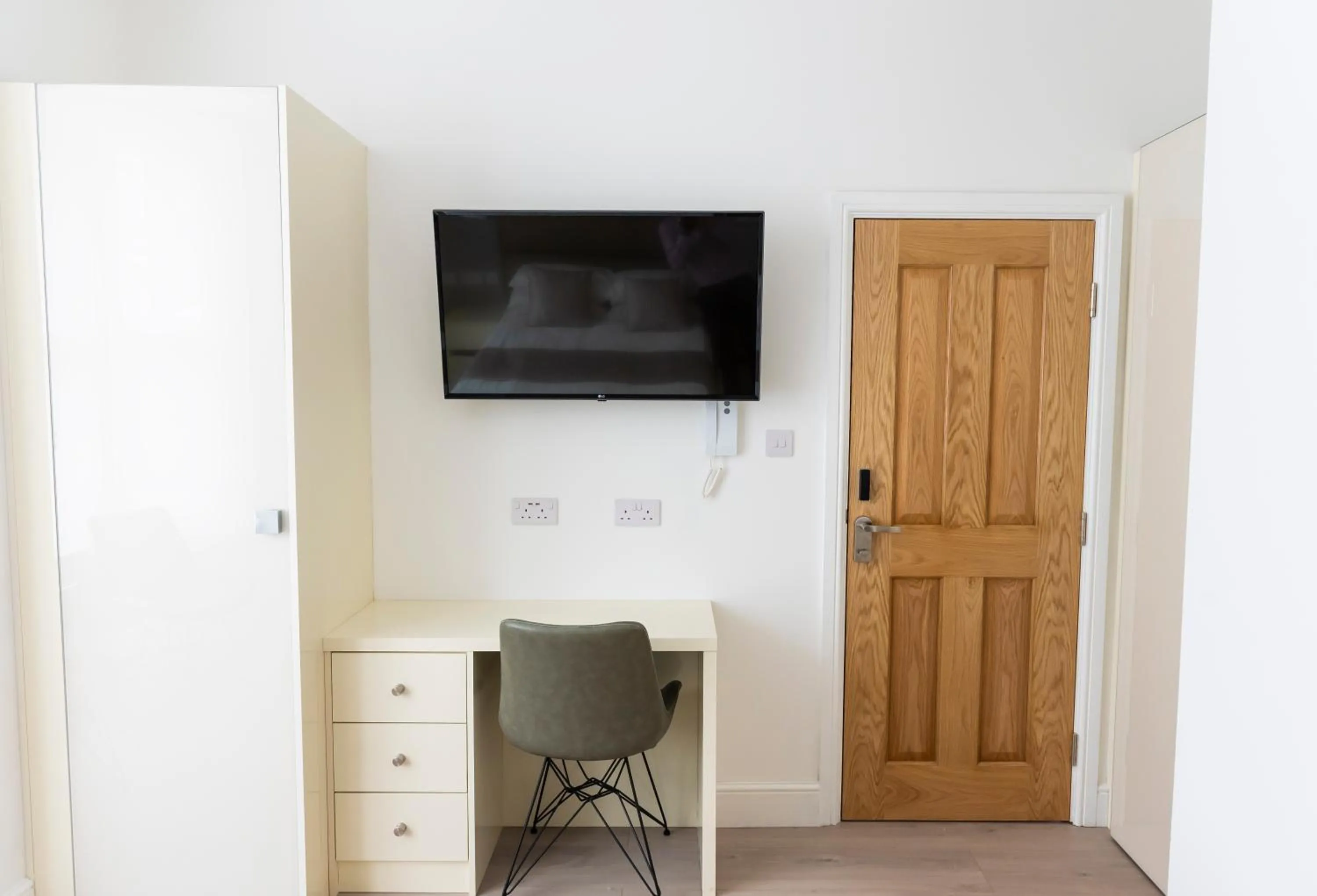 Photo of the whole room in Messina Studios