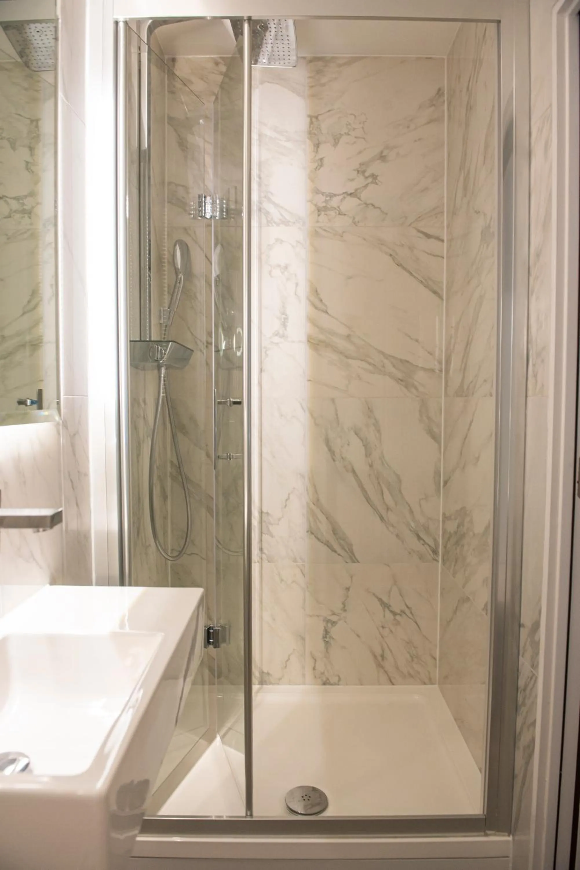 Shower in Messina Studios