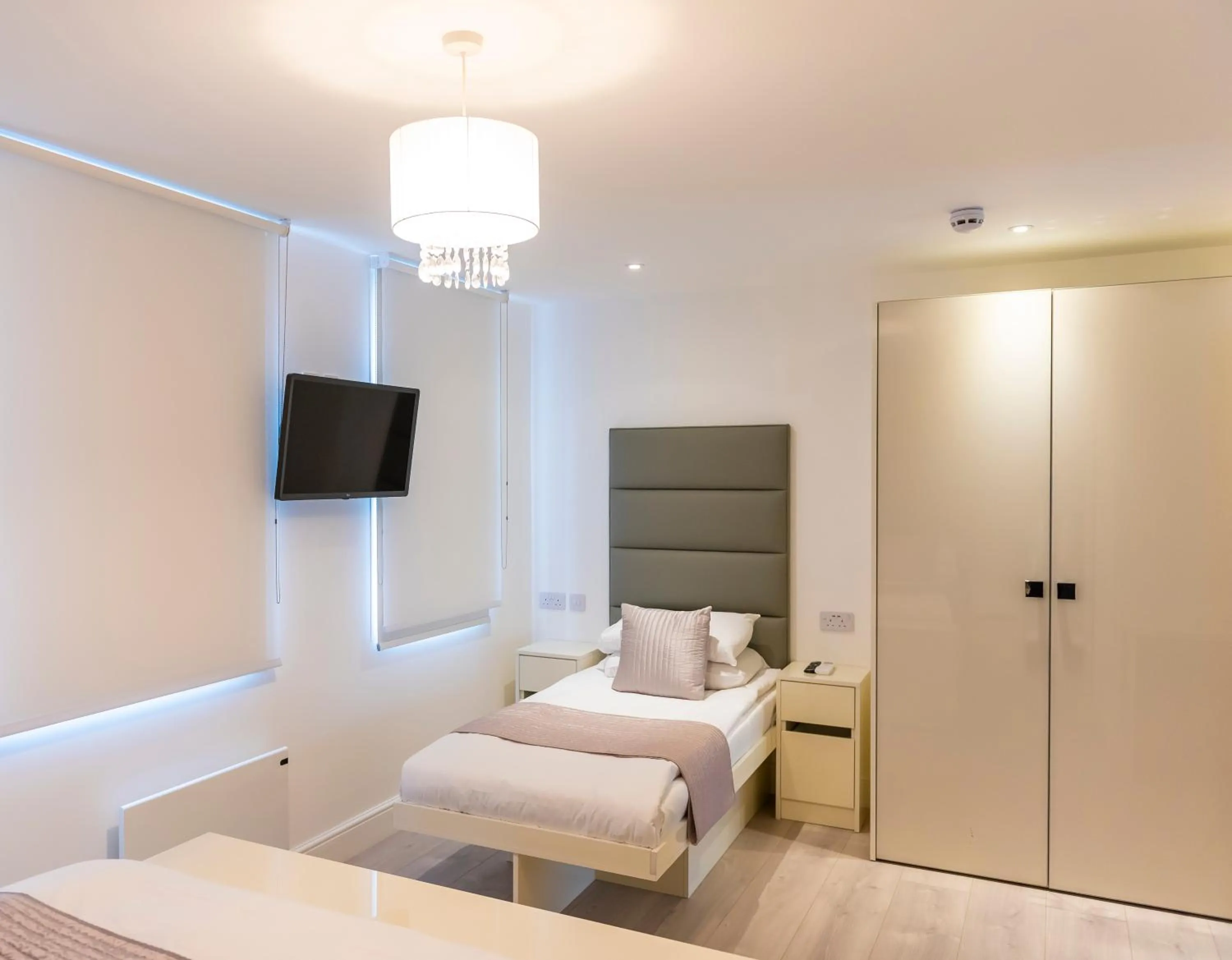 Photo of the whole room, Bed in Messina Studios