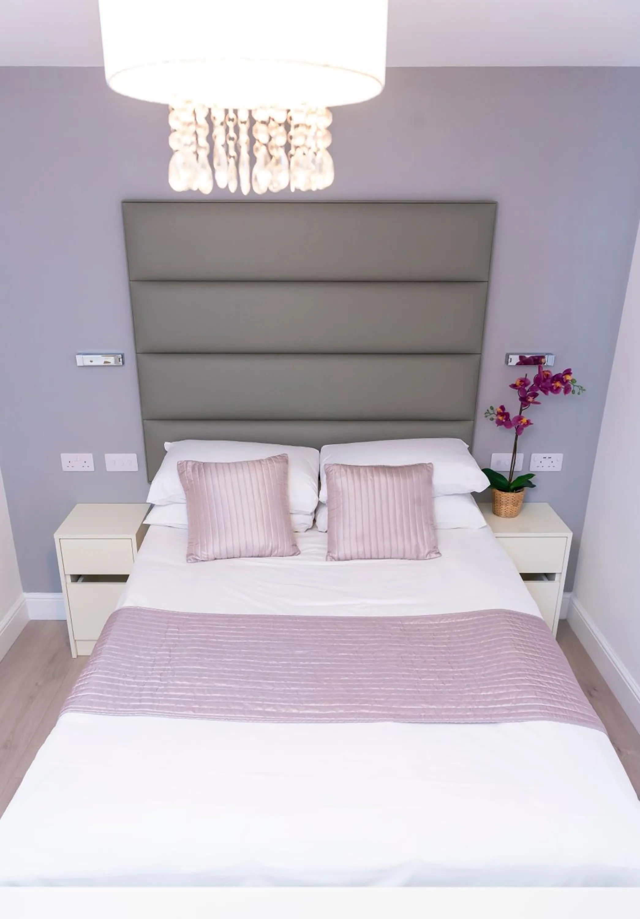 Photo of the whole room, Bed in Messina Studios