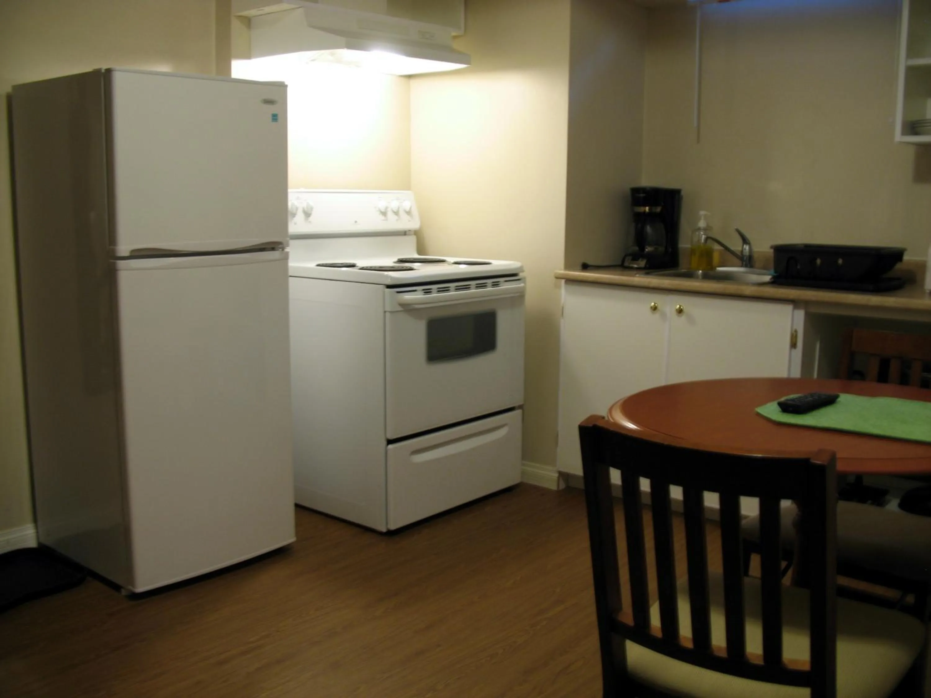 Kitchen or kitchenette in Stardust Motel